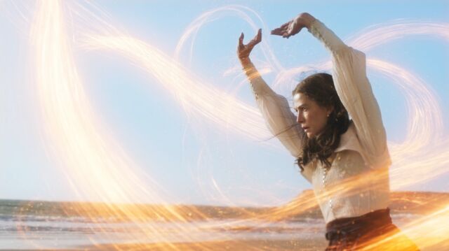 Moiraine doing her thing. I wonder if she's got an angreal stashed somewhere.