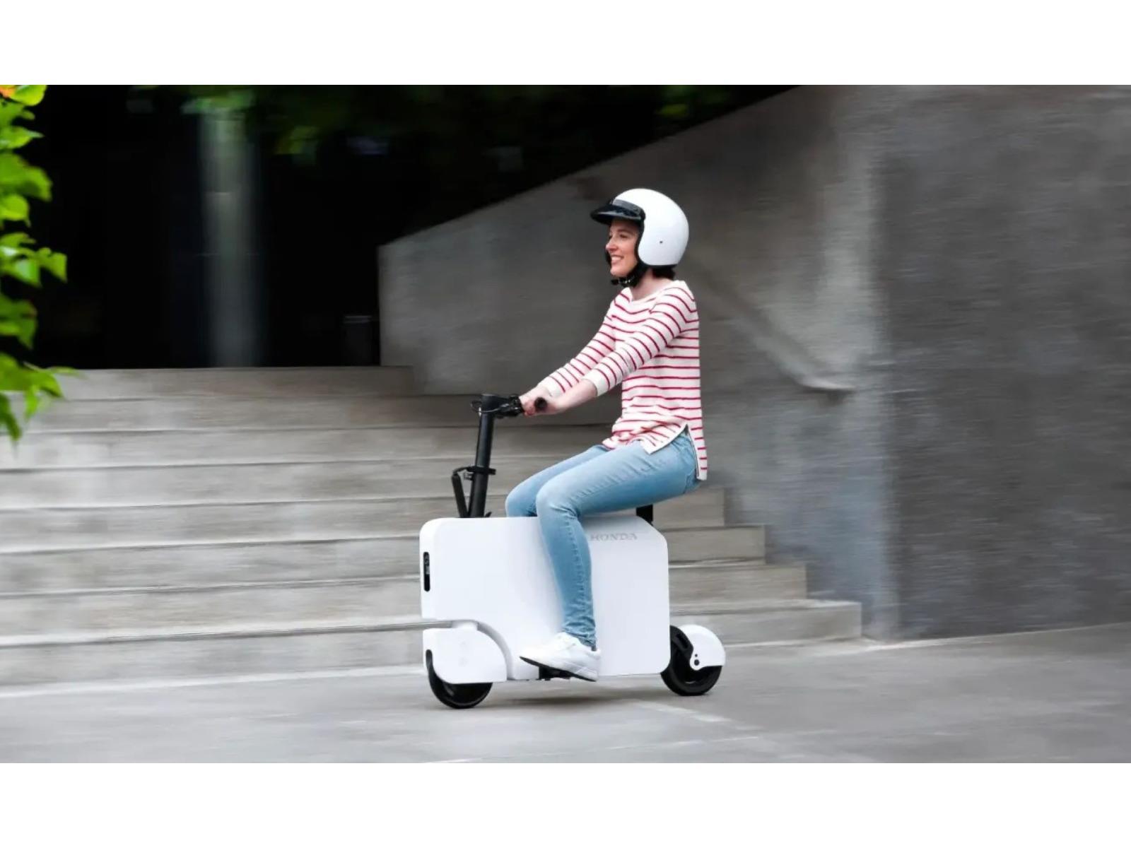 Honda's $995 Motocompacto E-Scooter May Look Dorky But There's A Good Reason Why