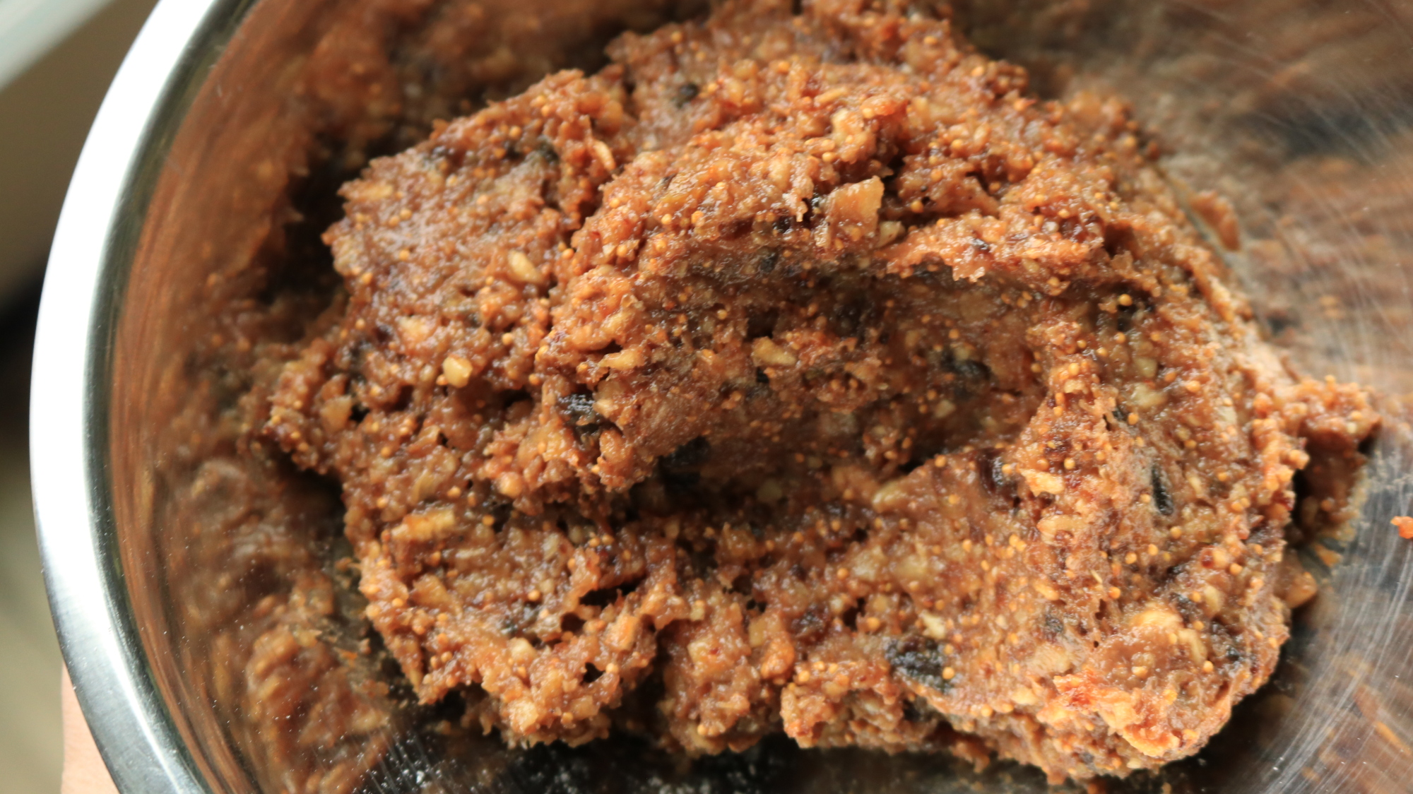 Fig paste in a bowl.