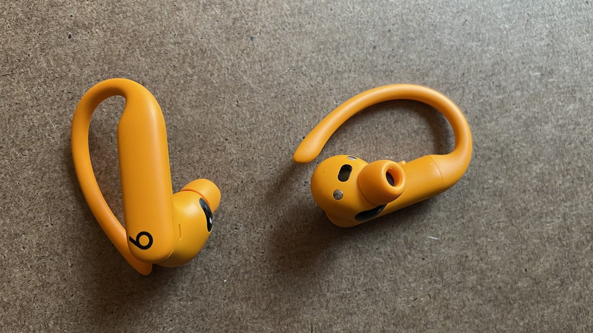 Powerbeats Pro 2, showing the sensor