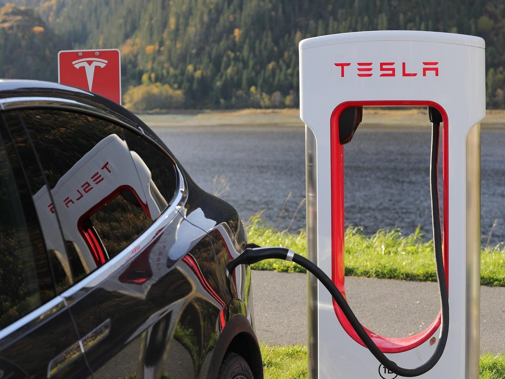 EV Chargers Now Outnumber Gas Pumps In California, Is This A Turning Point?