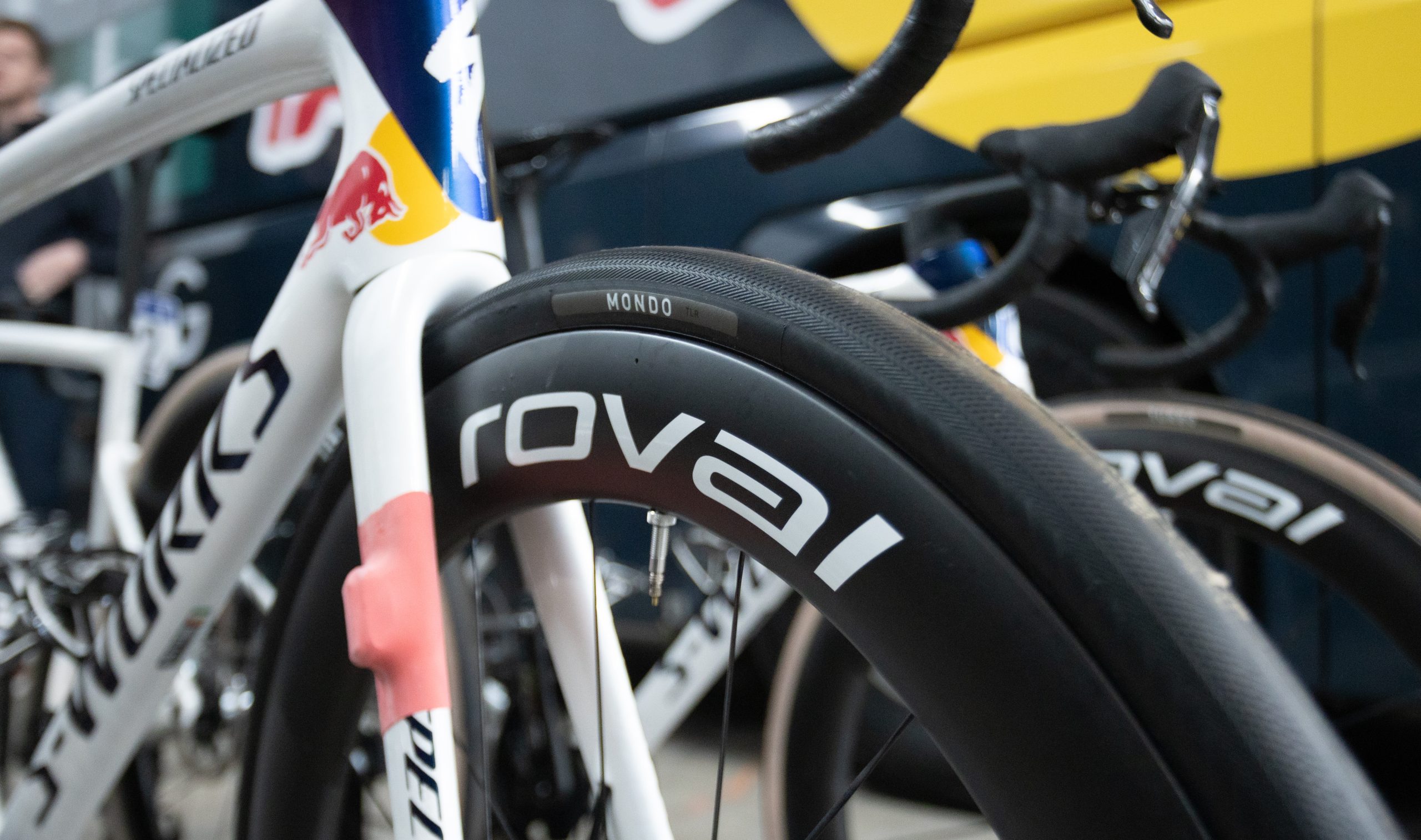 Specialized S-Works Mondo tyre on Roval wheel