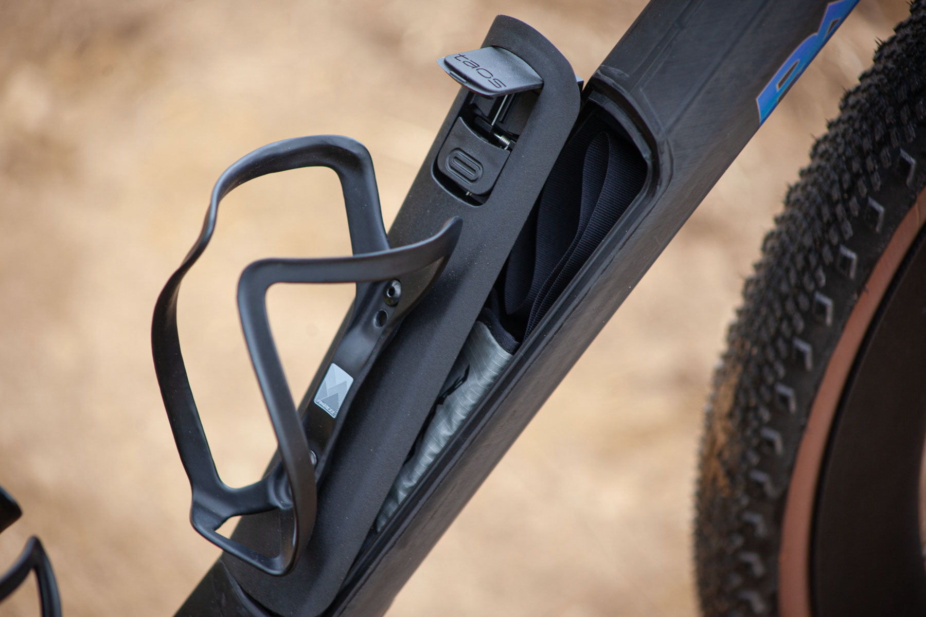 Parlee Taos downtube storage