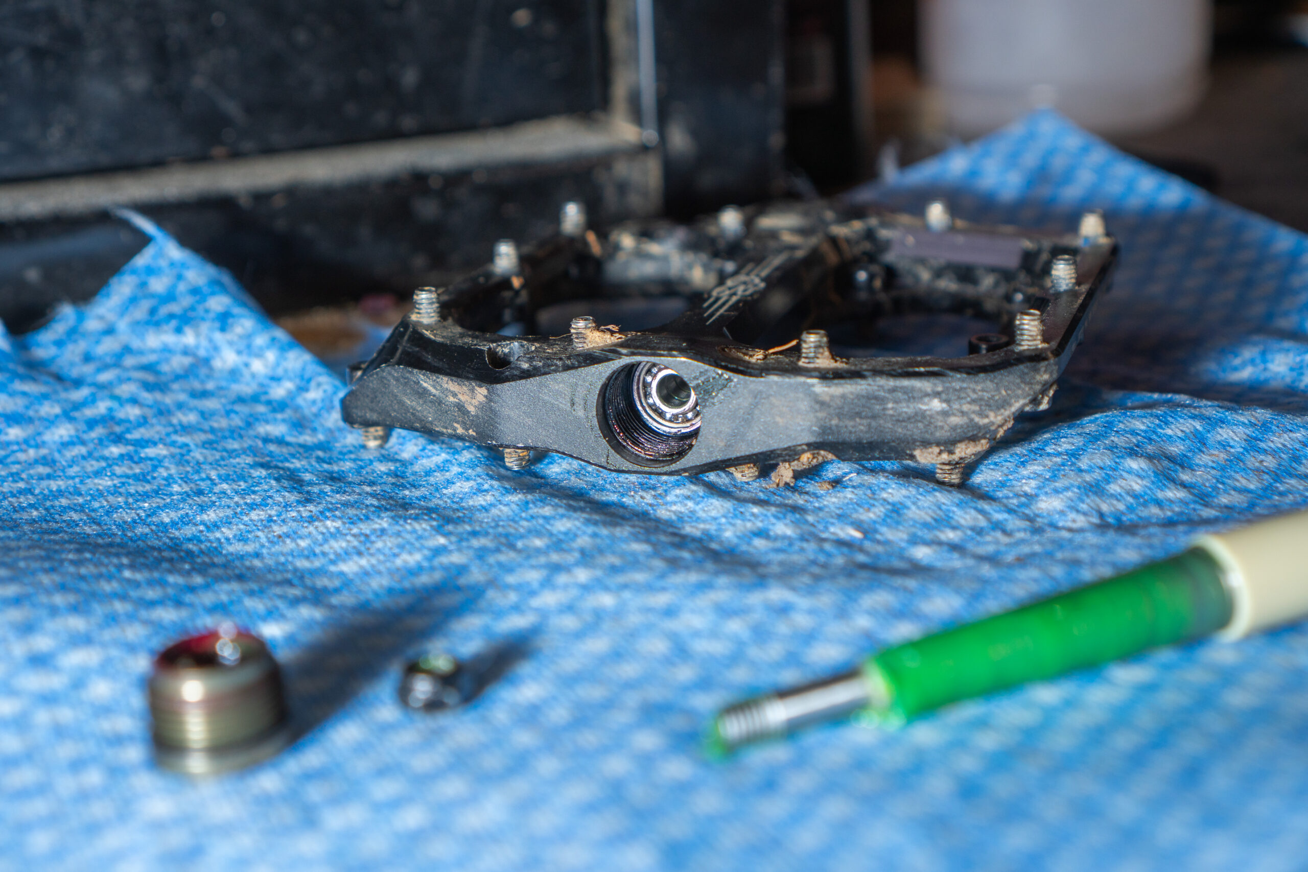 Renthal Revo-F flat mountain bike pedals