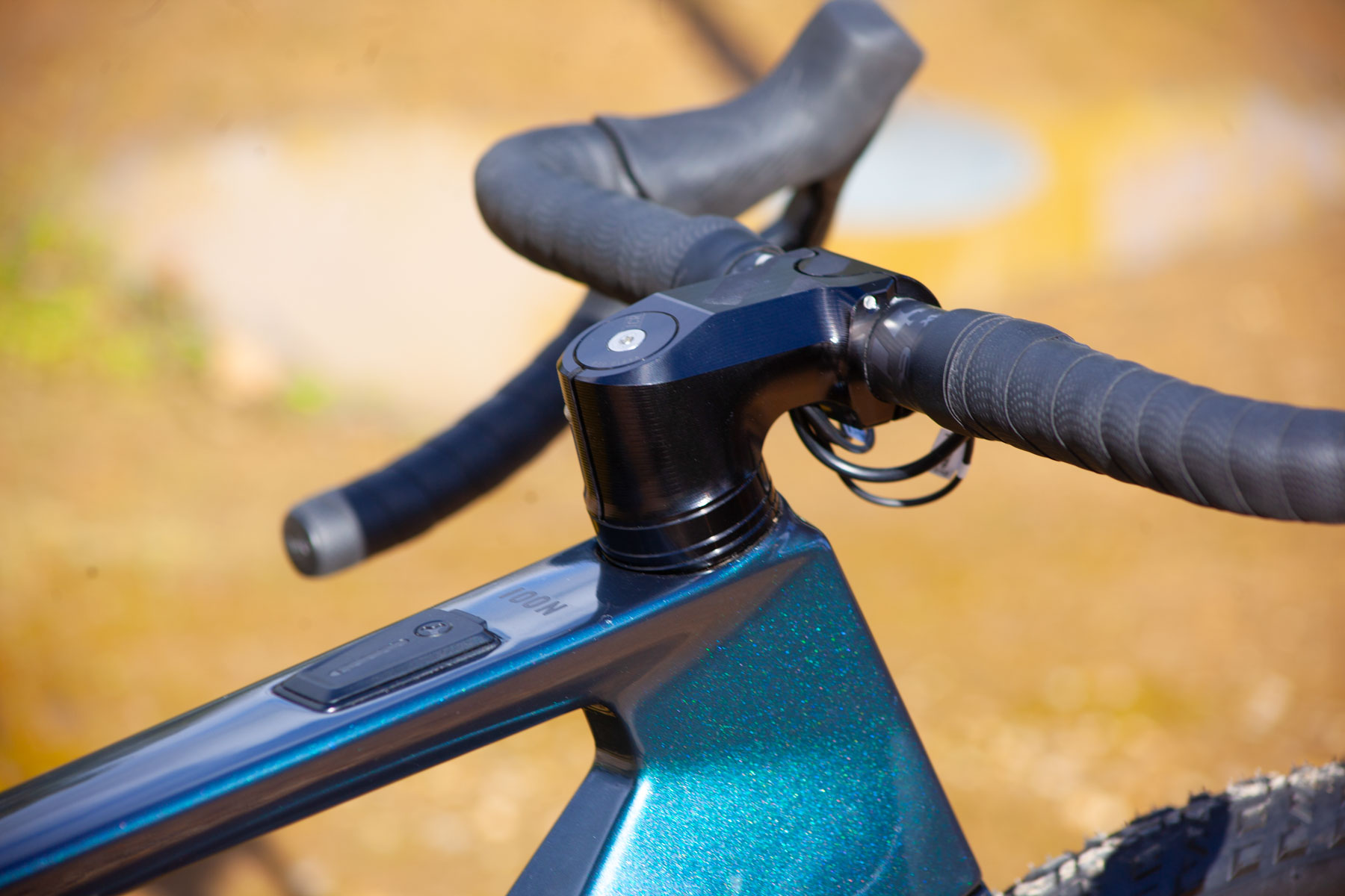 Rondo IOON stem detail