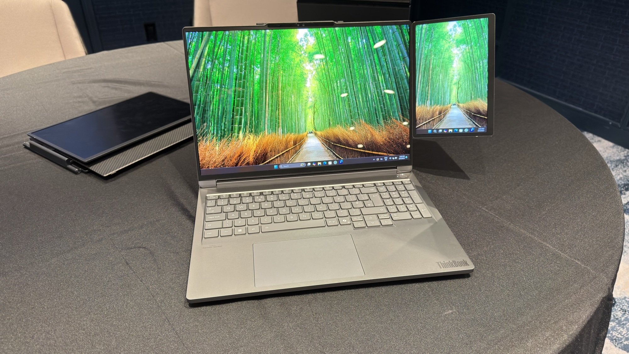 Lenovo Magic Bay 2nd Display