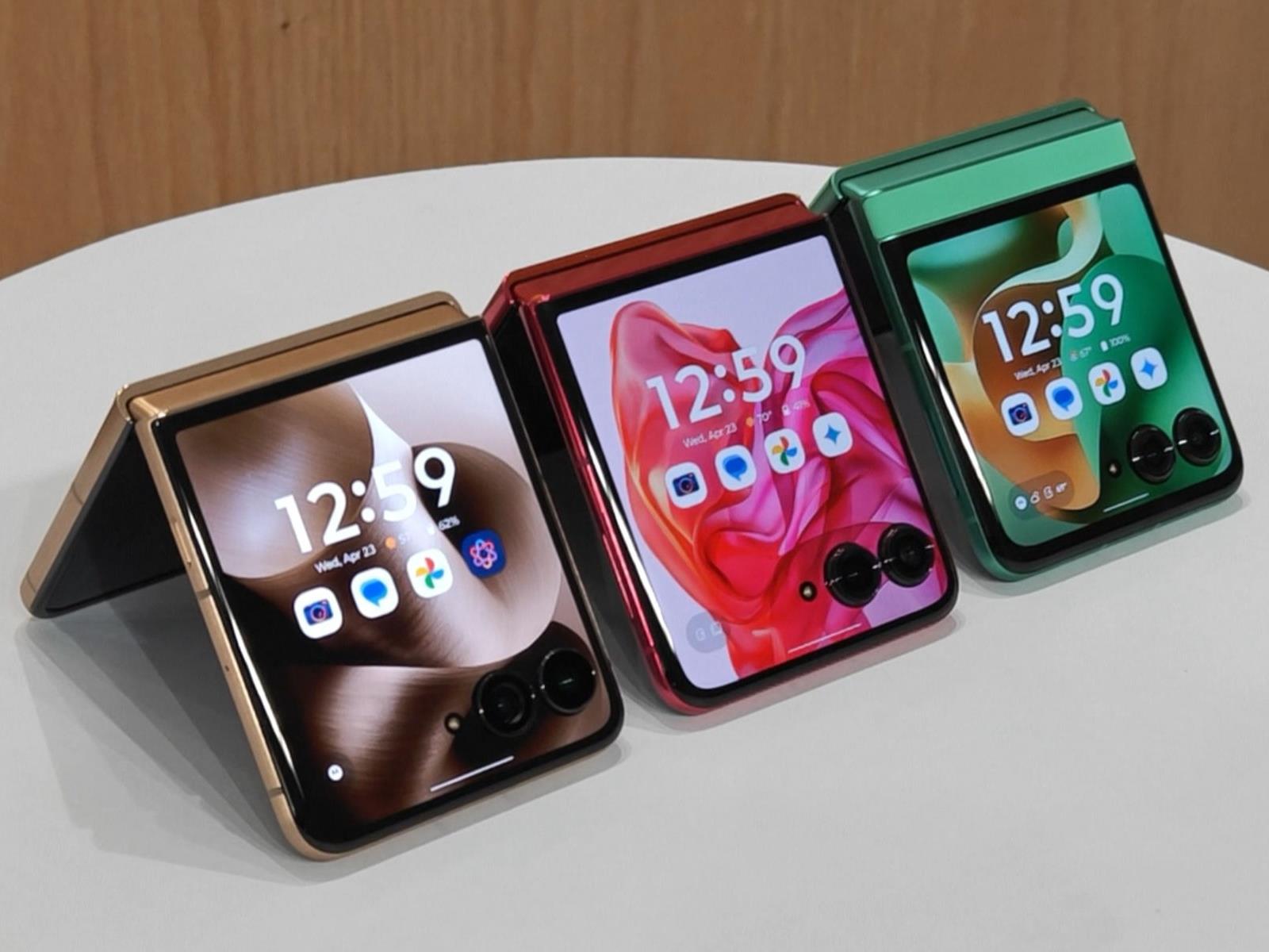 Hands-On Motorola's AI-infused (2025) Razr Ultra, Razr+ And Razr