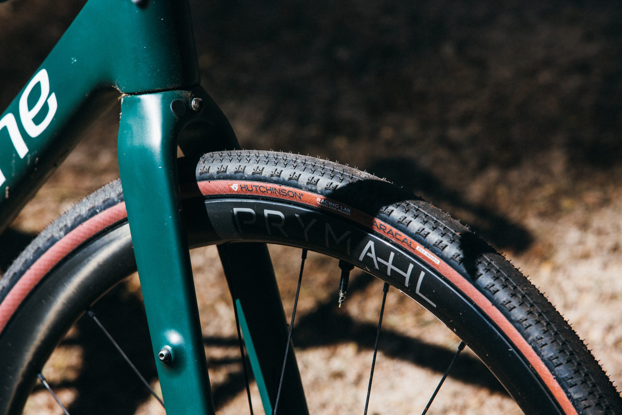 Hutchinson Caracal All Road