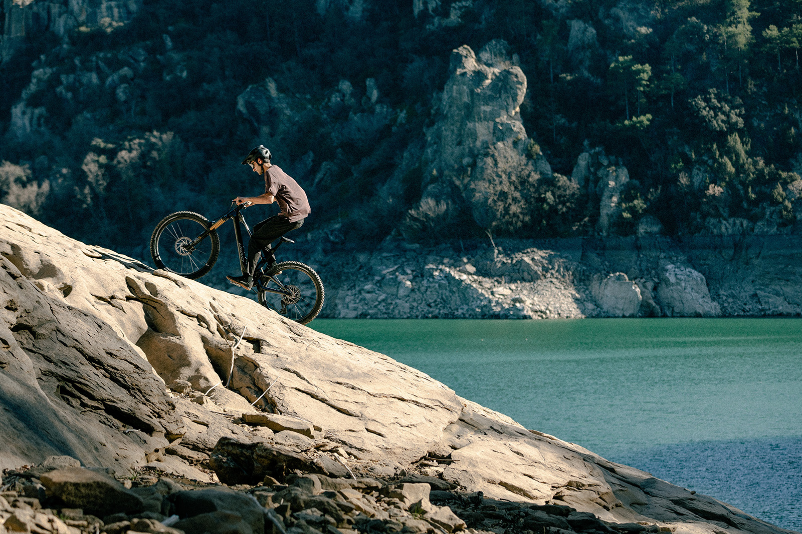 Male rider testing the UNNO MITH full suspension mountain eBike