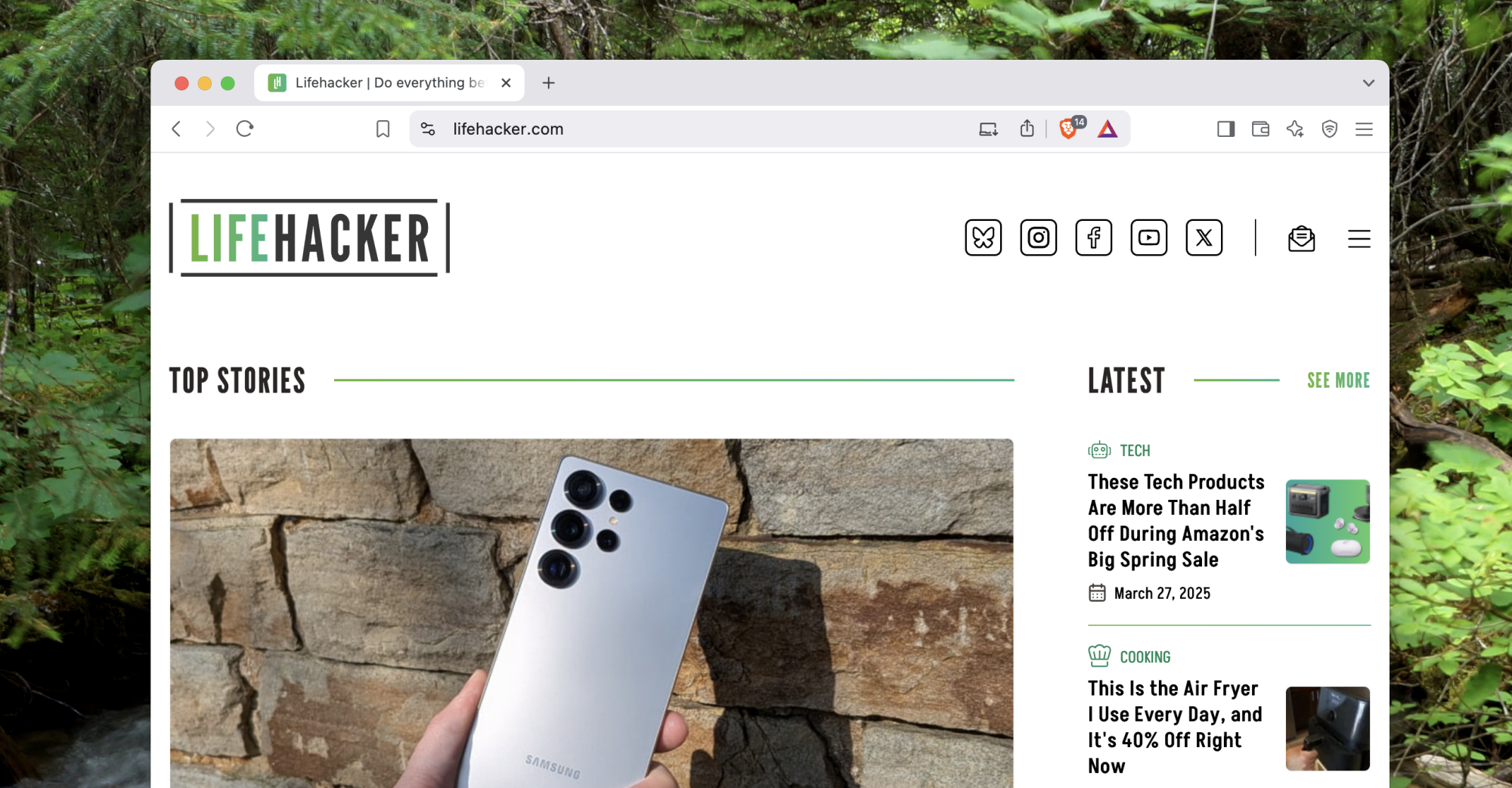 The Brave browser, running on Mac, with Lifehacker open