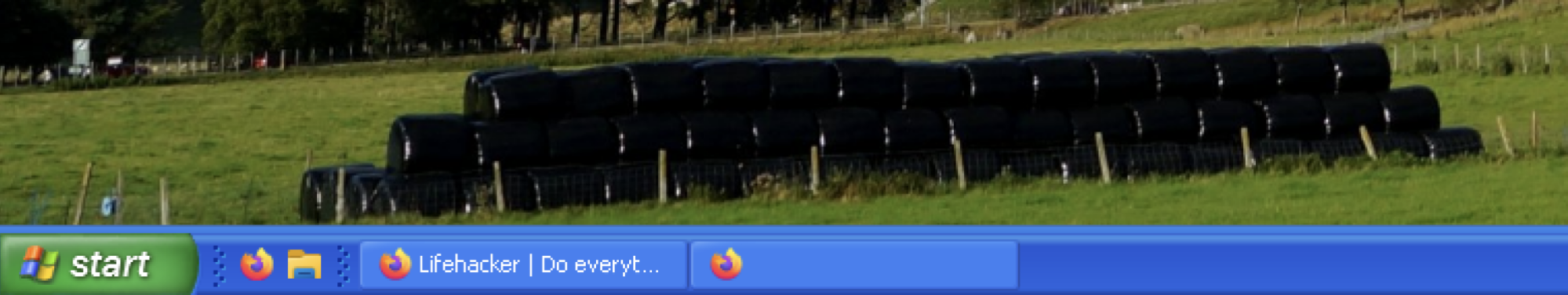 The Windows XP taskbar in all its glory.