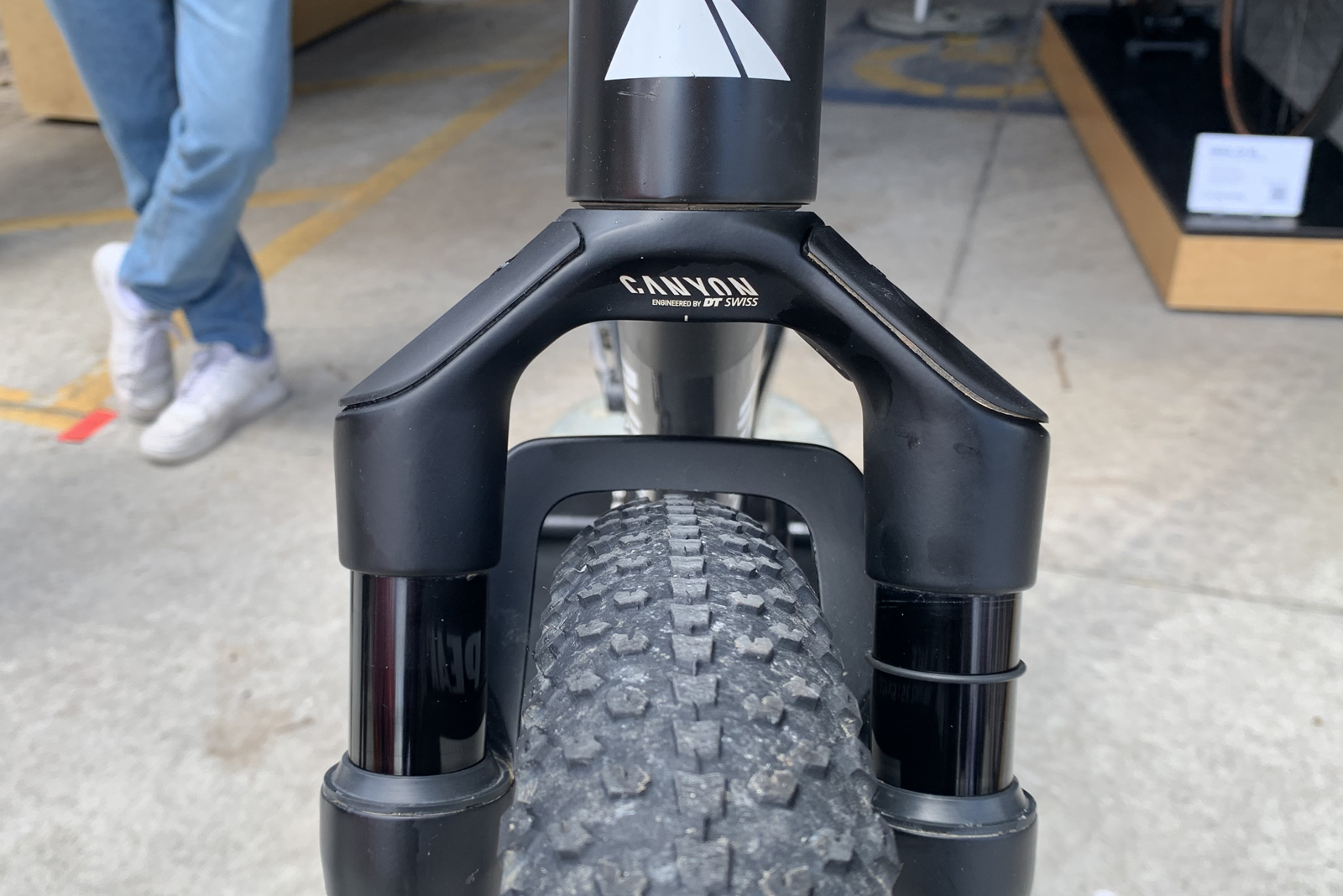 2.2 inch tyre in Canyon and Dt Swiss F 132 One gravel suspension fork.