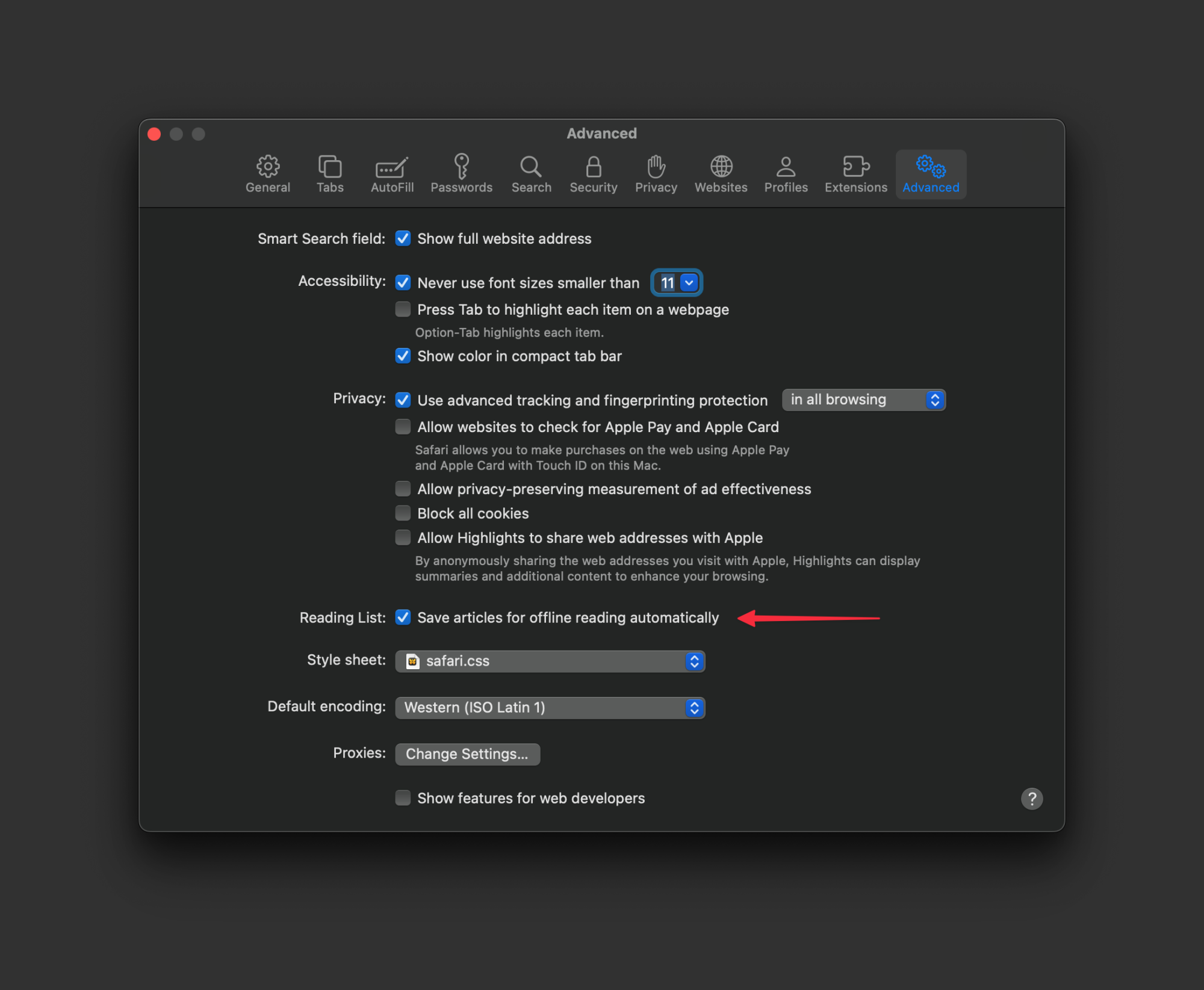 Safari's Mac settings showing the option to automatically save articles for offline reading.
