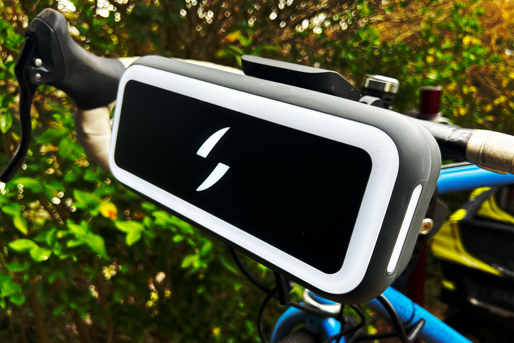 Swytch Max  battery pack illuminated