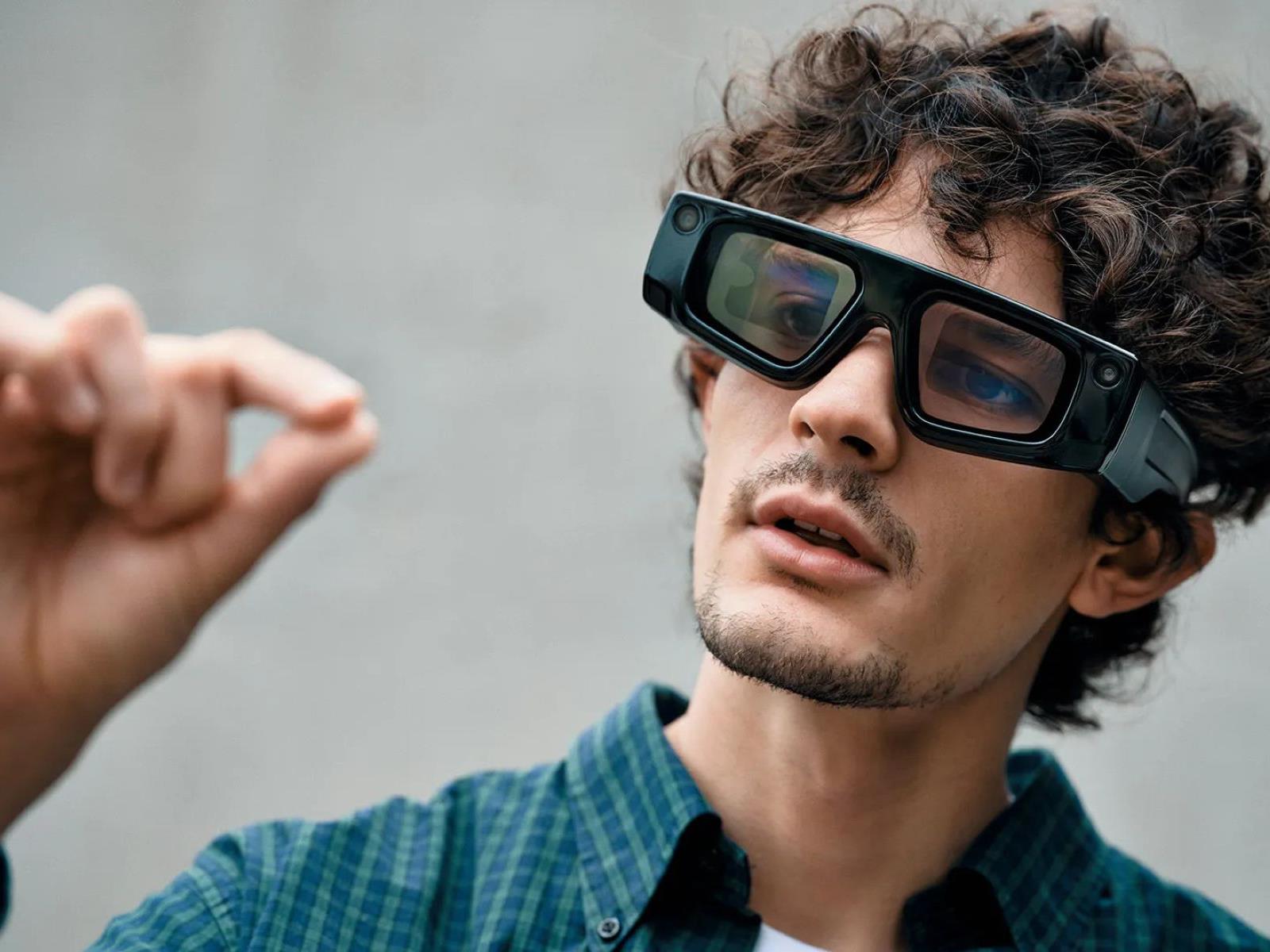 Oh Snap! Ray-Ban Meta And Apple Better Watch Out For These Lightweight Specs