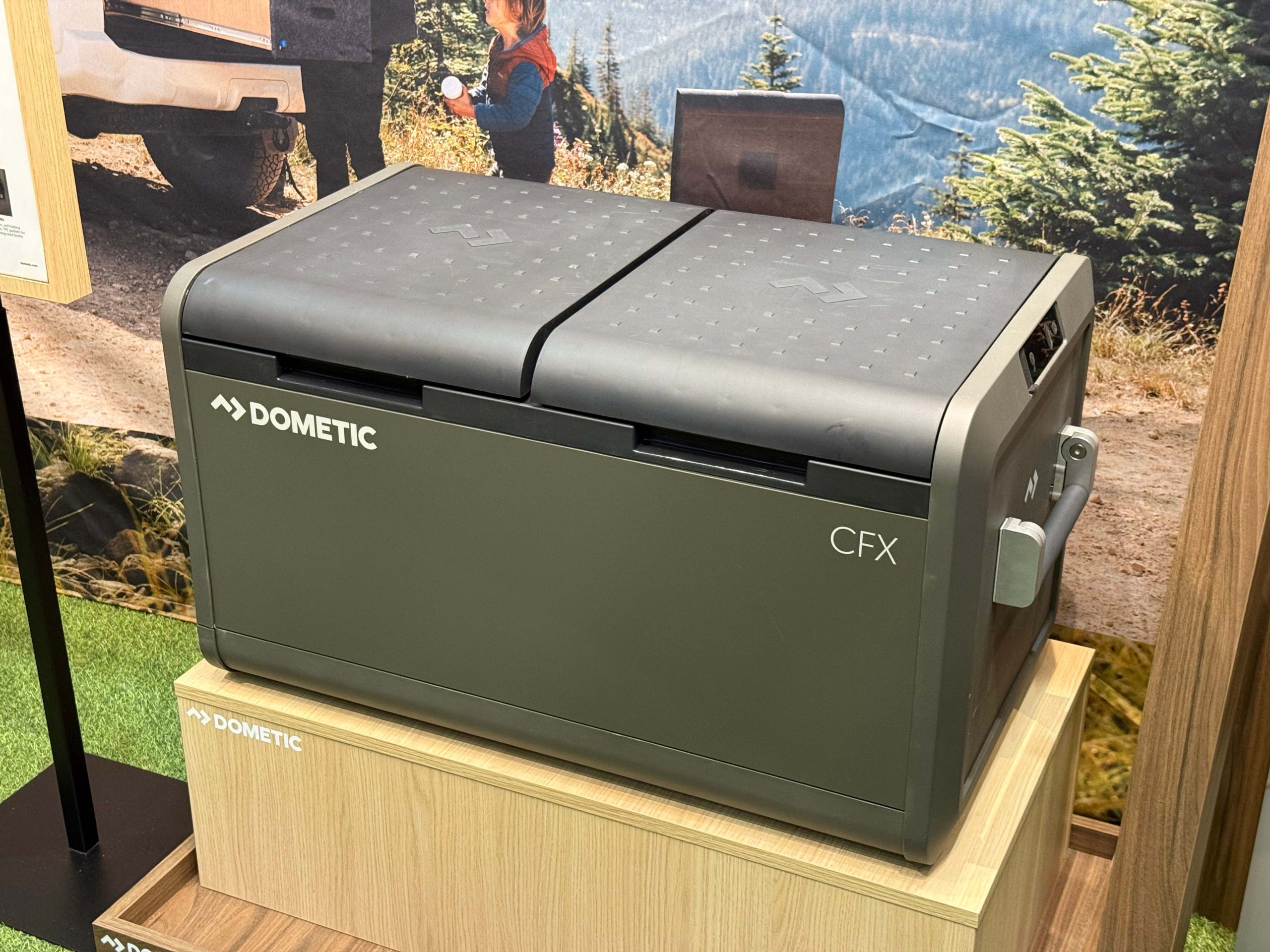 Dometic CFX5 cooler front