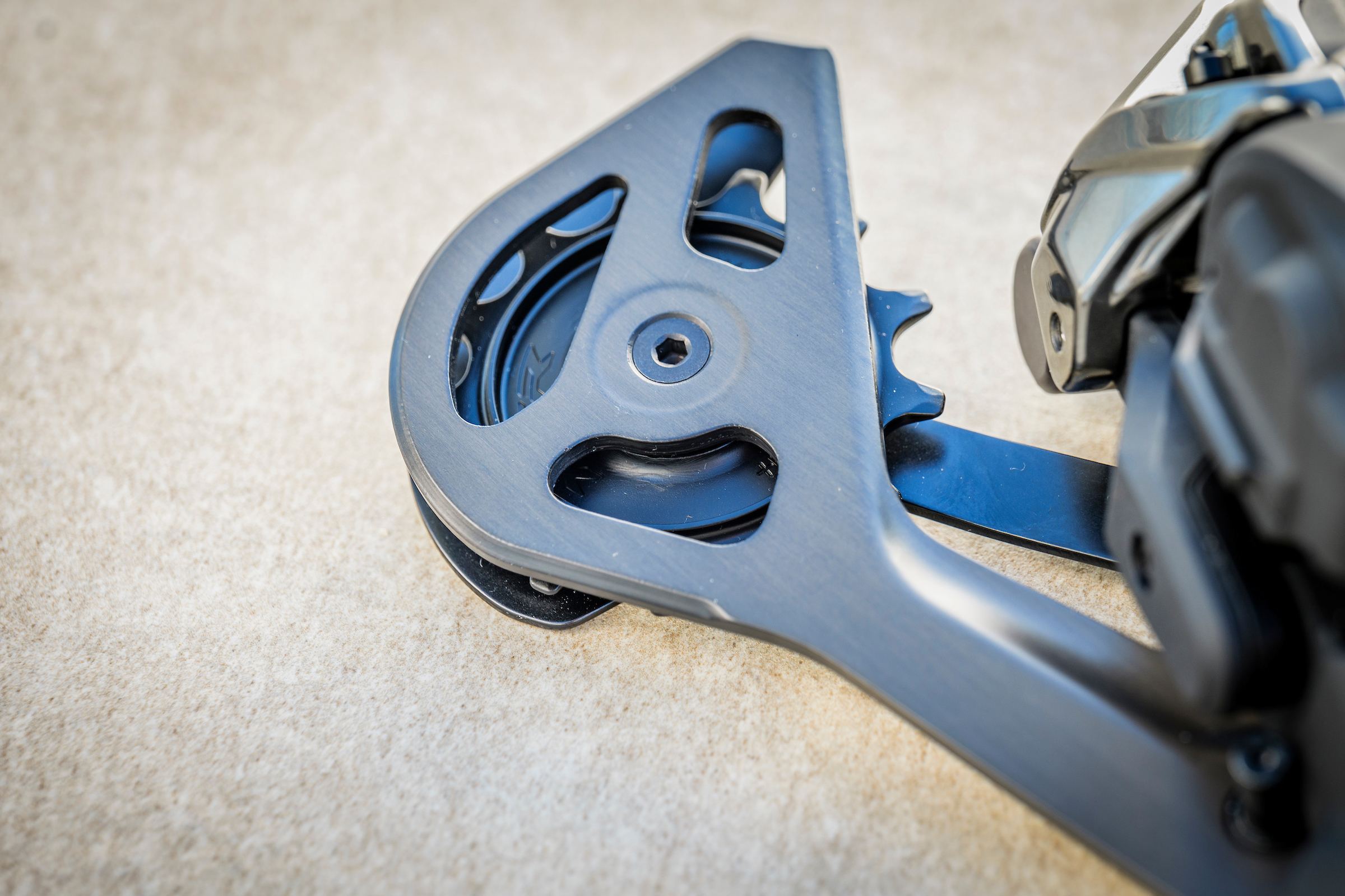 Shimano XTR carbon cage solid jockey