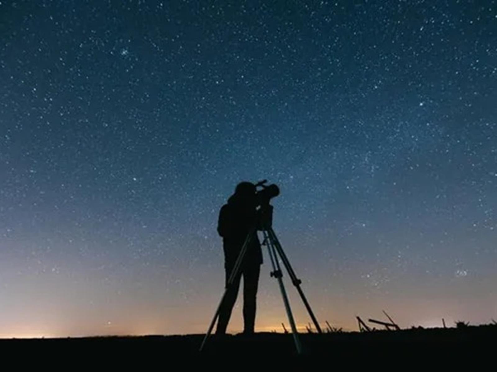 Planetary Parade's Big Finale Is Mars Dancing With A Crescent Moon And It's Happening Tonight