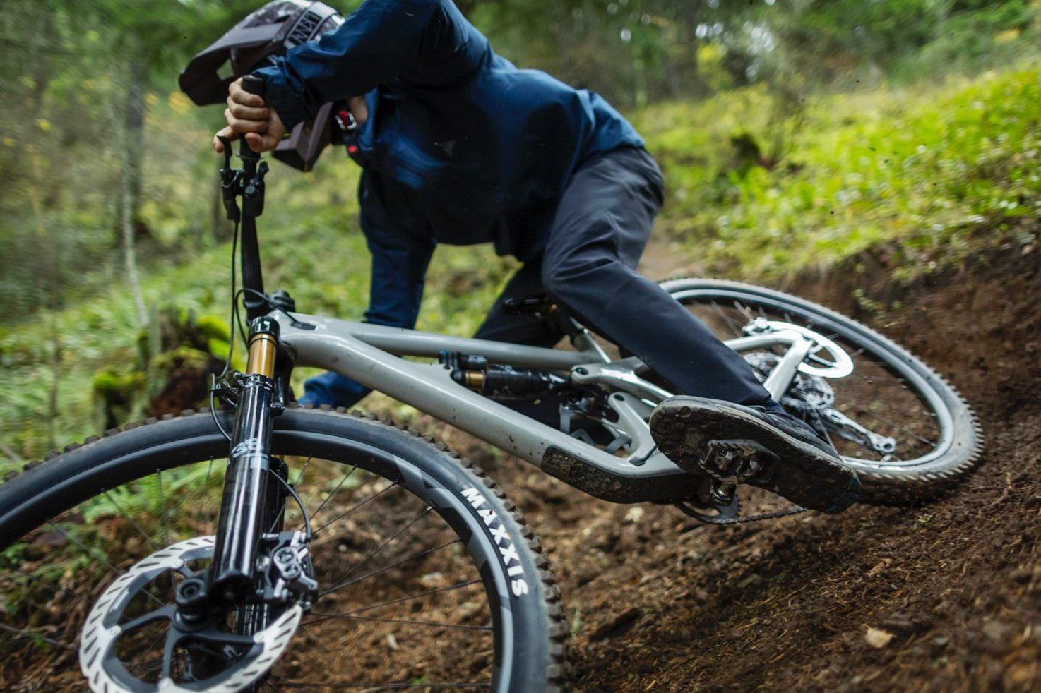 Mountain biker using Shimano XTR PD-M9220 pedals and CL-MT001 SPD cleats