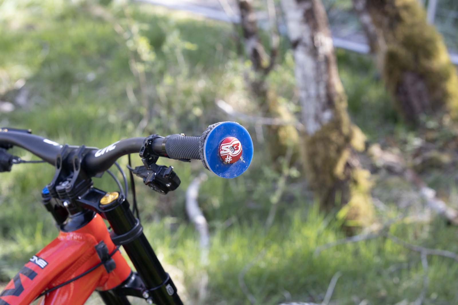 Joe Breeden's Intense M1 with custom bar ends at Fort William