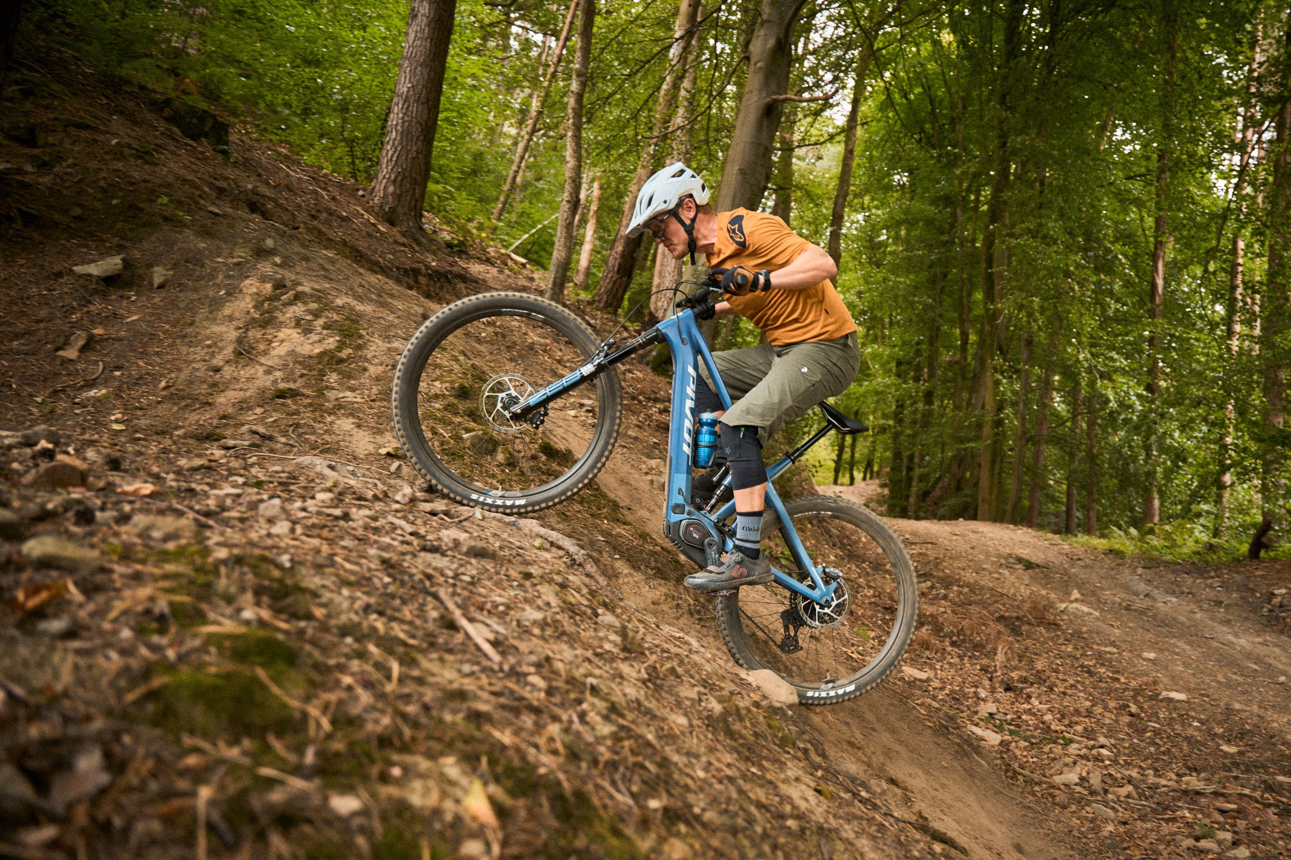 Pivot Shuttle AM climbing