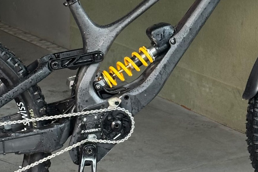 Unreleased Öhlins electric rear shock