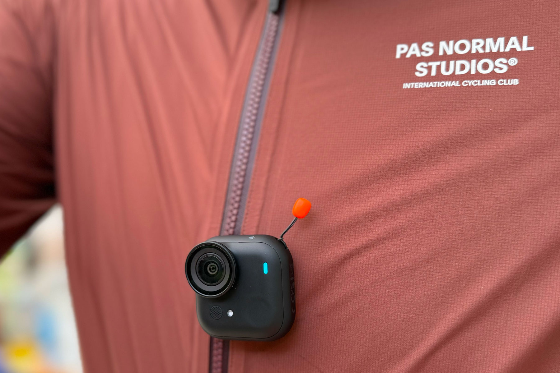 insta360 go ultra magnetic pendant