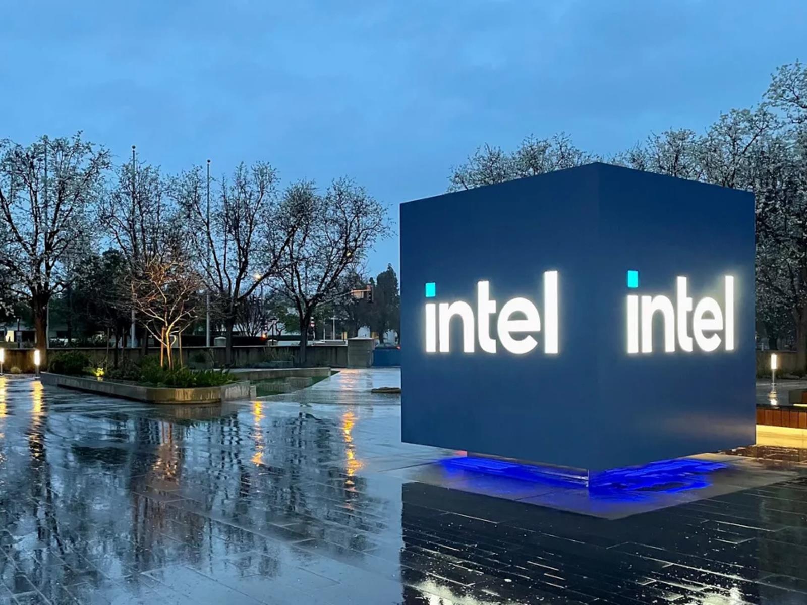 Qualcomm CEO: Intel Chip Manufacturing Not An Option Until It Improves