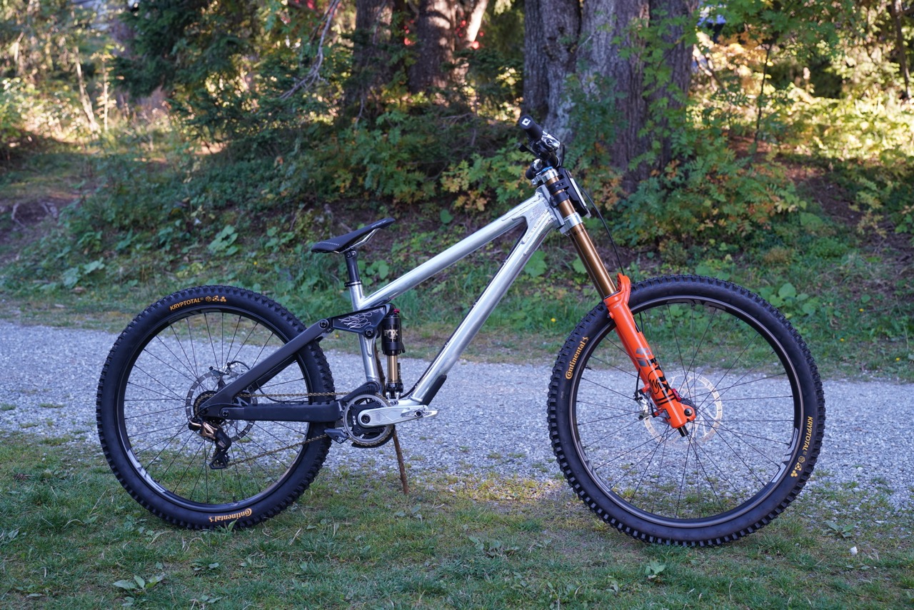 Asa Vermette's Frameworks DH at Lenzerheide DH 2025