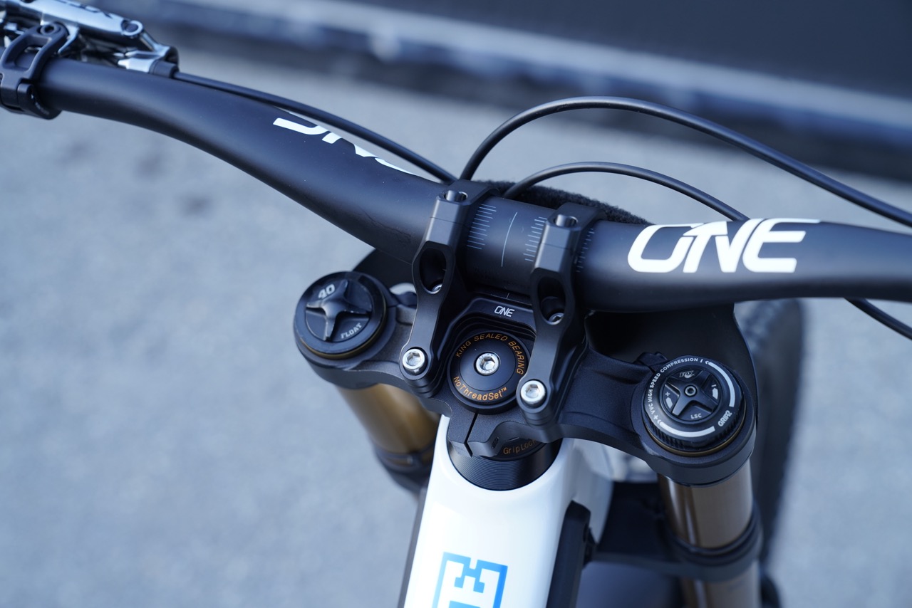 Jackson Goldstone's Santa Cruz V10 at Lenzerheide with Fox 40 RAD Prototype