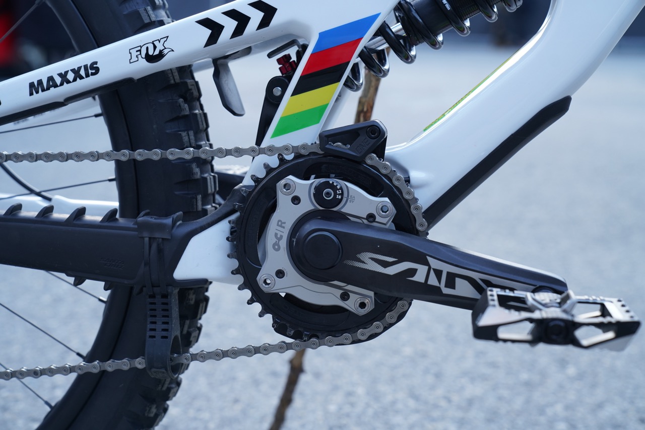 Jackson Goldstone's Santa Cruz V10 at Lenzerheide with Ochain