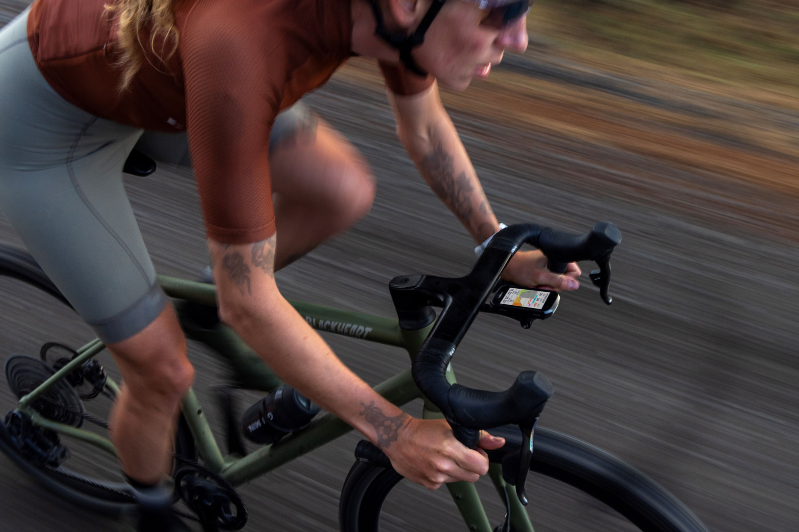 Garmin Edge 850 on handlebar of bike.
