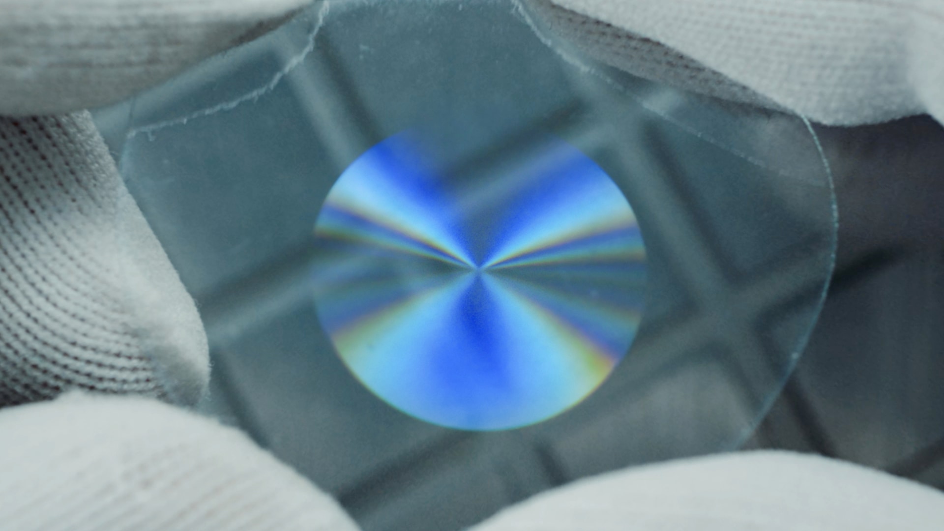 IXI's autofocus frames with built-in LCD