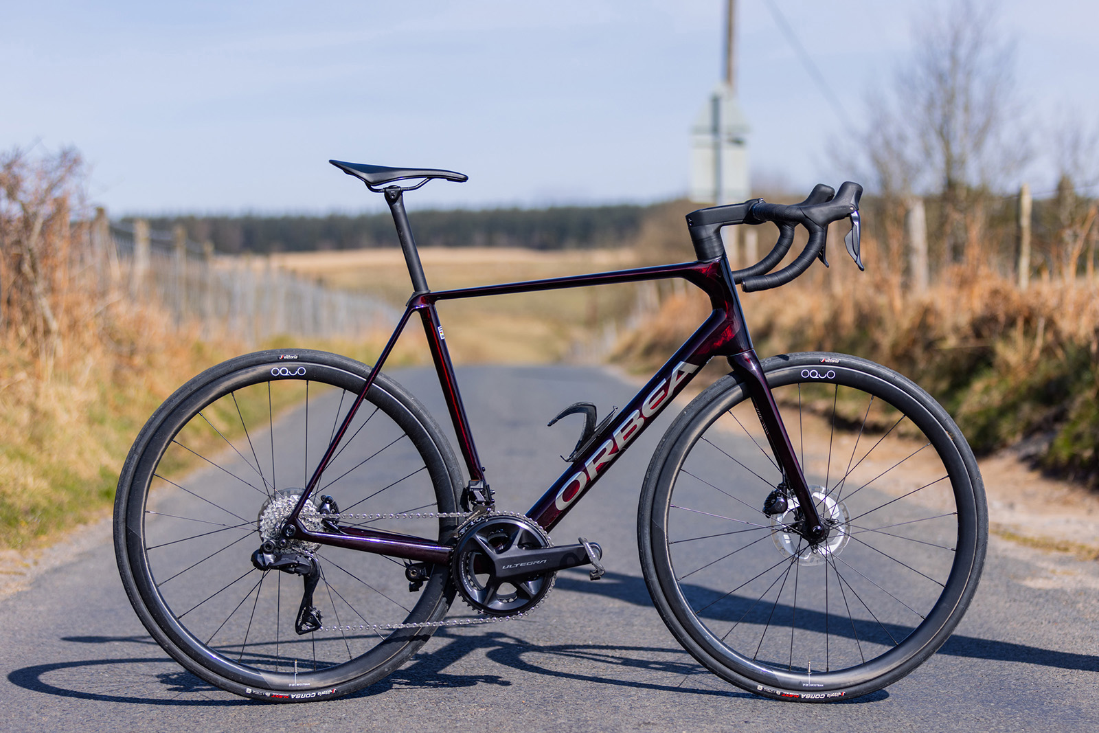 Pack shot of the Orbea Orca M20i Team road bike