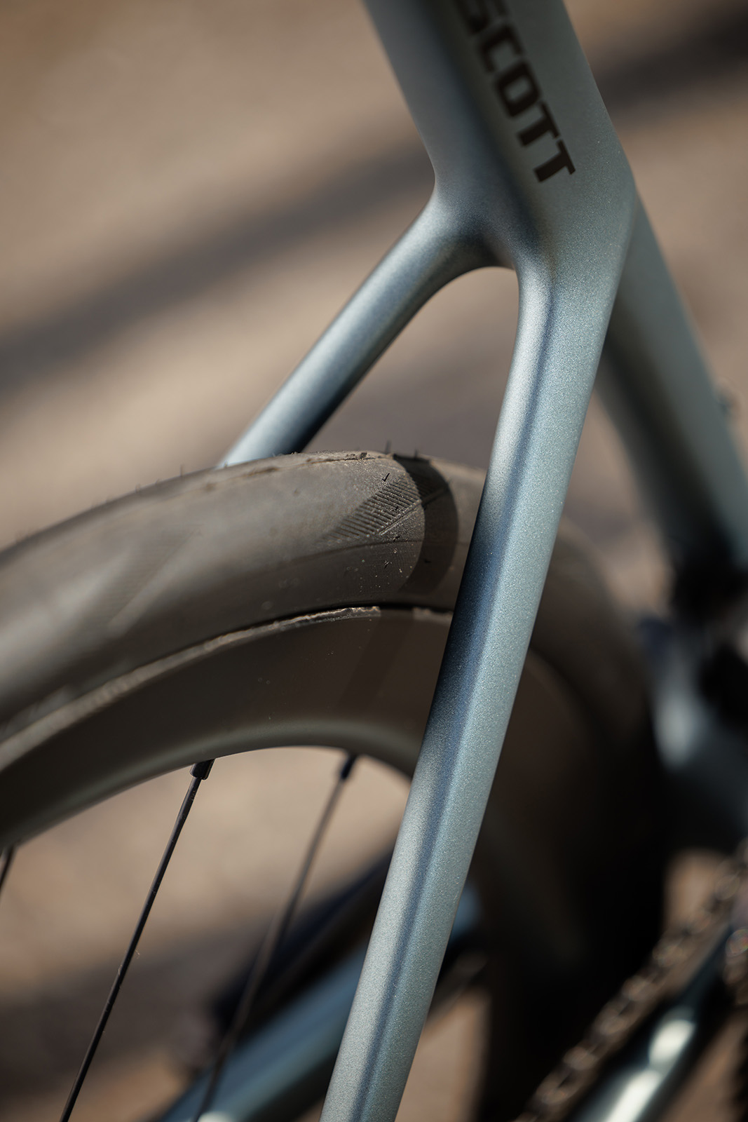 Scott Addict Premium rear triangle showing generous tyre clearance.