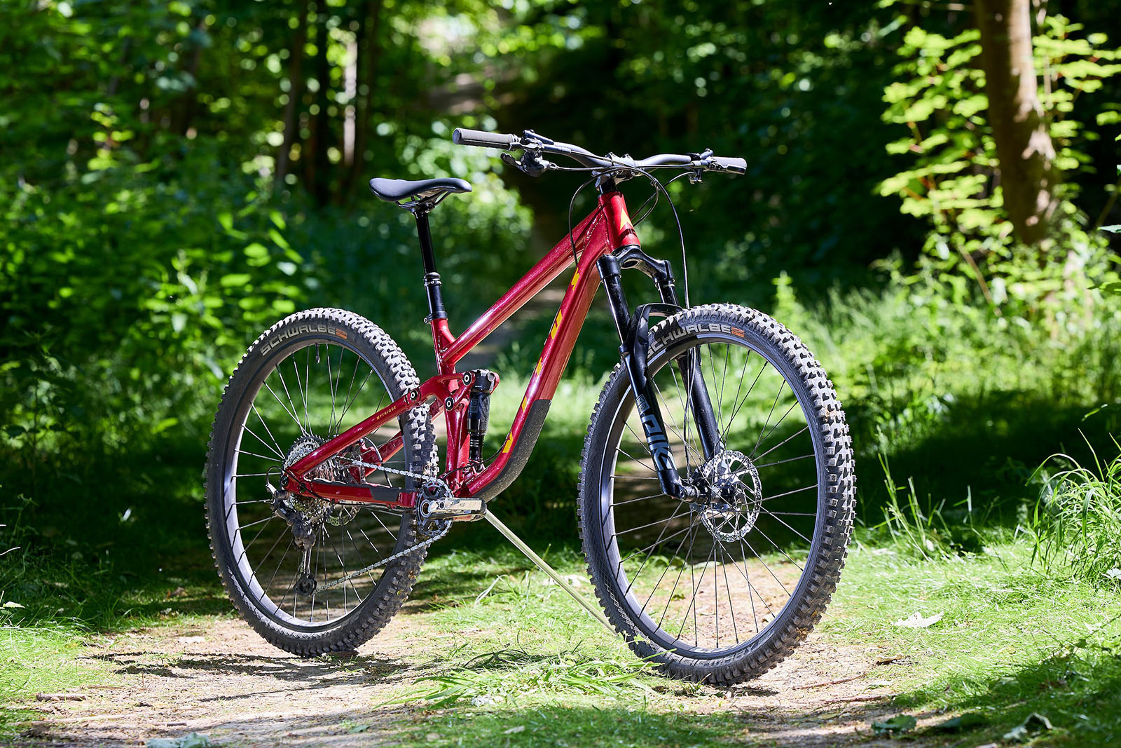 Pack shot of a Vitus full suspension mountain bike