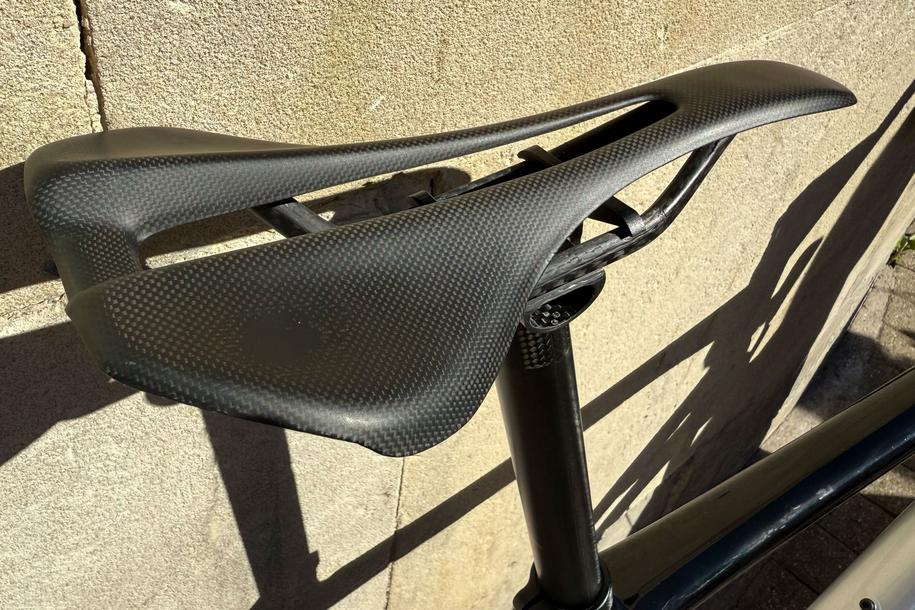 43g carbon saddle