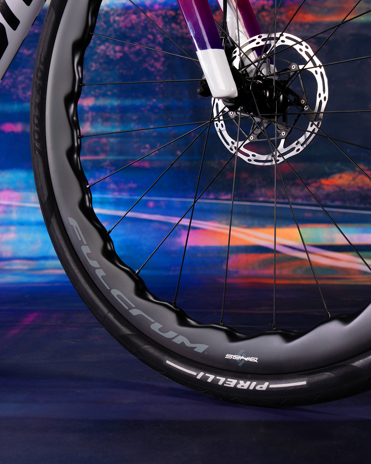 Fulcrum Soniq 42 carbon wheels.