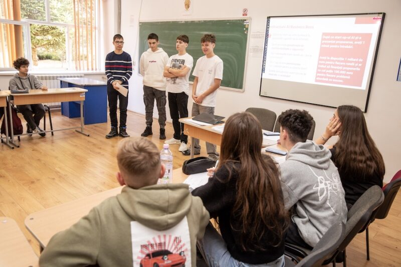 Students in class during an Experience AI lesson.