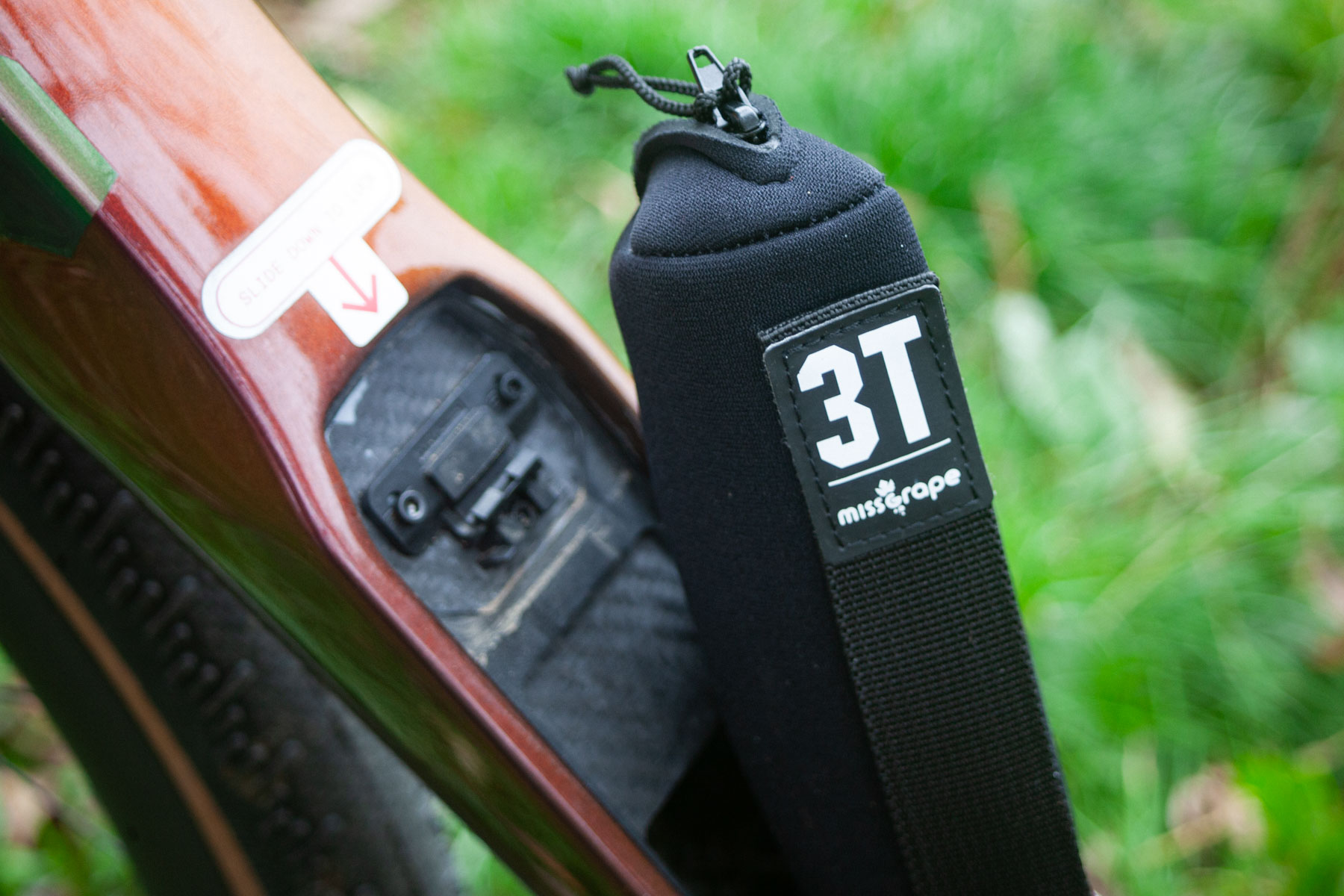 Miss Grape downtube storage bag