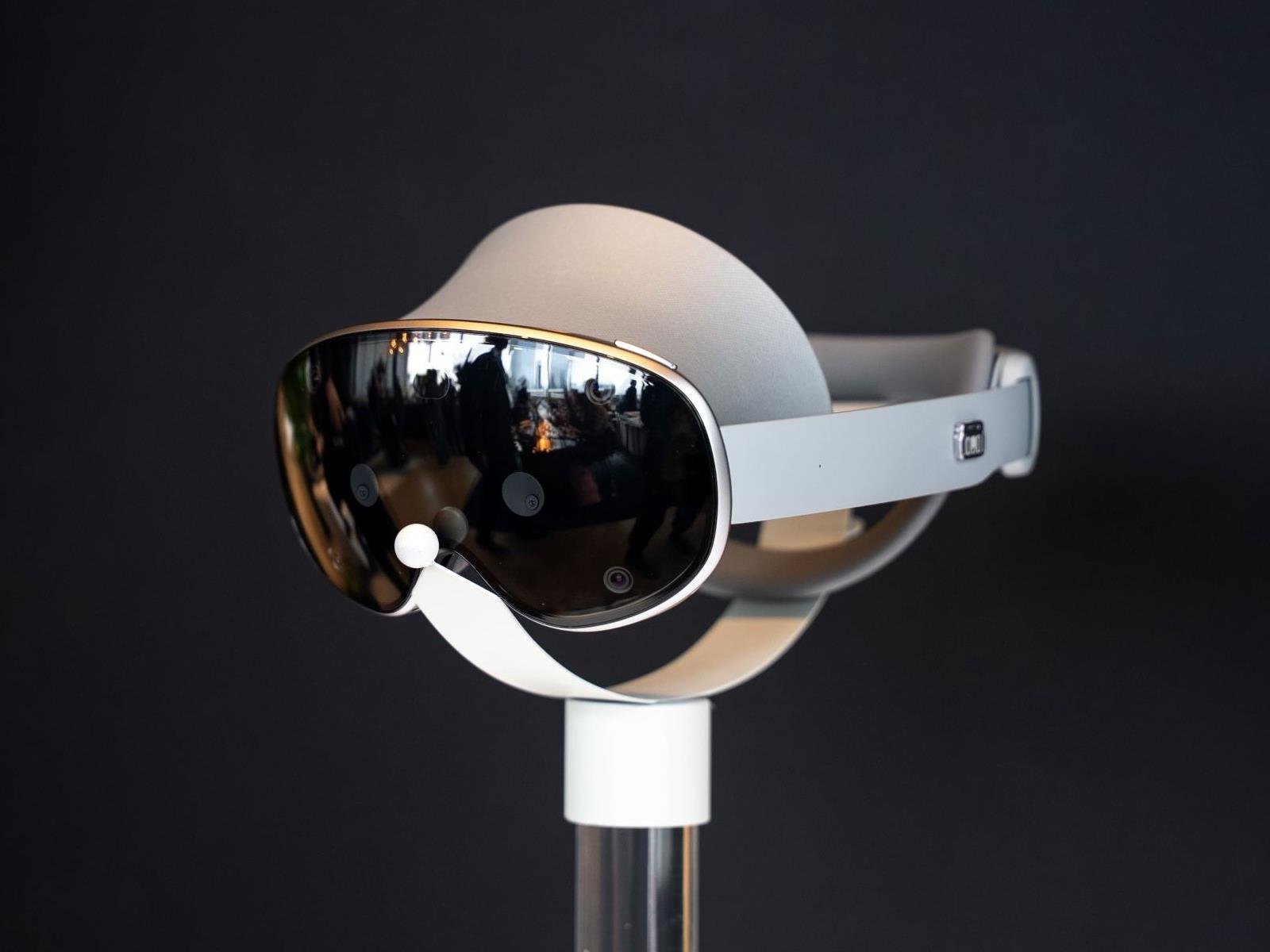 Samsung Galaxy XR Taps Snapdragon XR2+ Gen 2 To Battle Apple Vision Pro