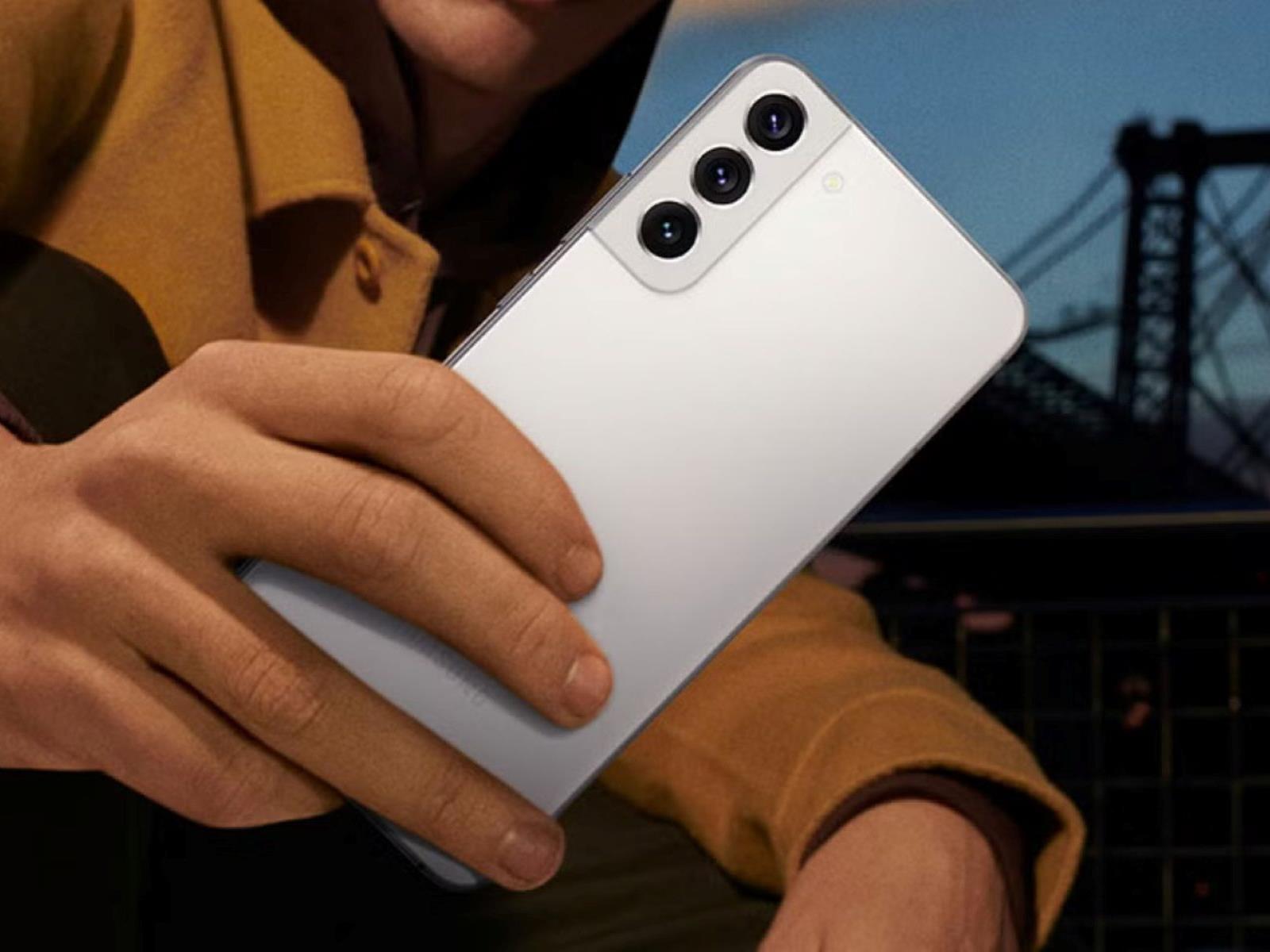 This 3GB Android Update Is The Last Hurrah For Samsung's Galaxy S22