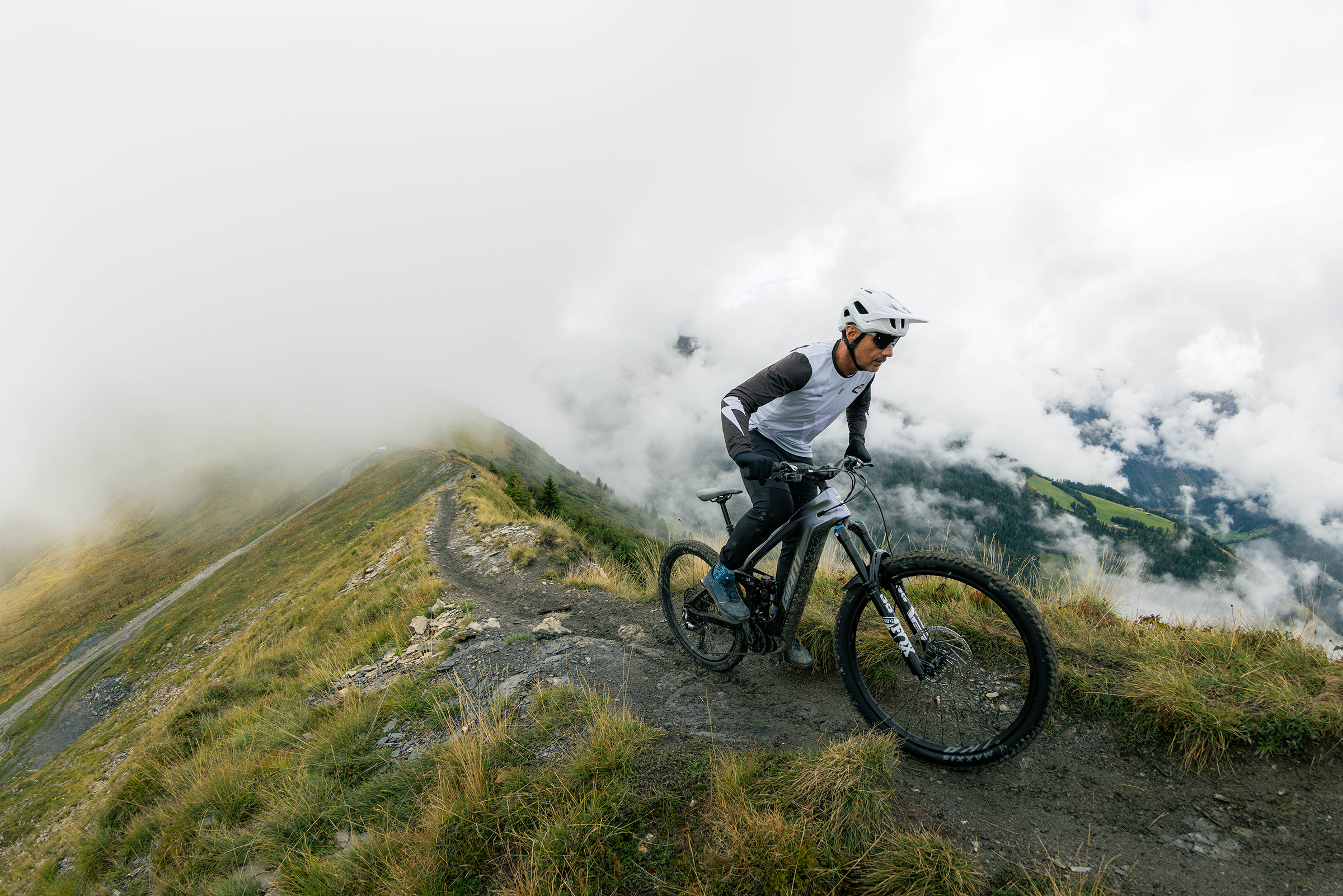 Giant Reign Advanced E electric mountain bike-1