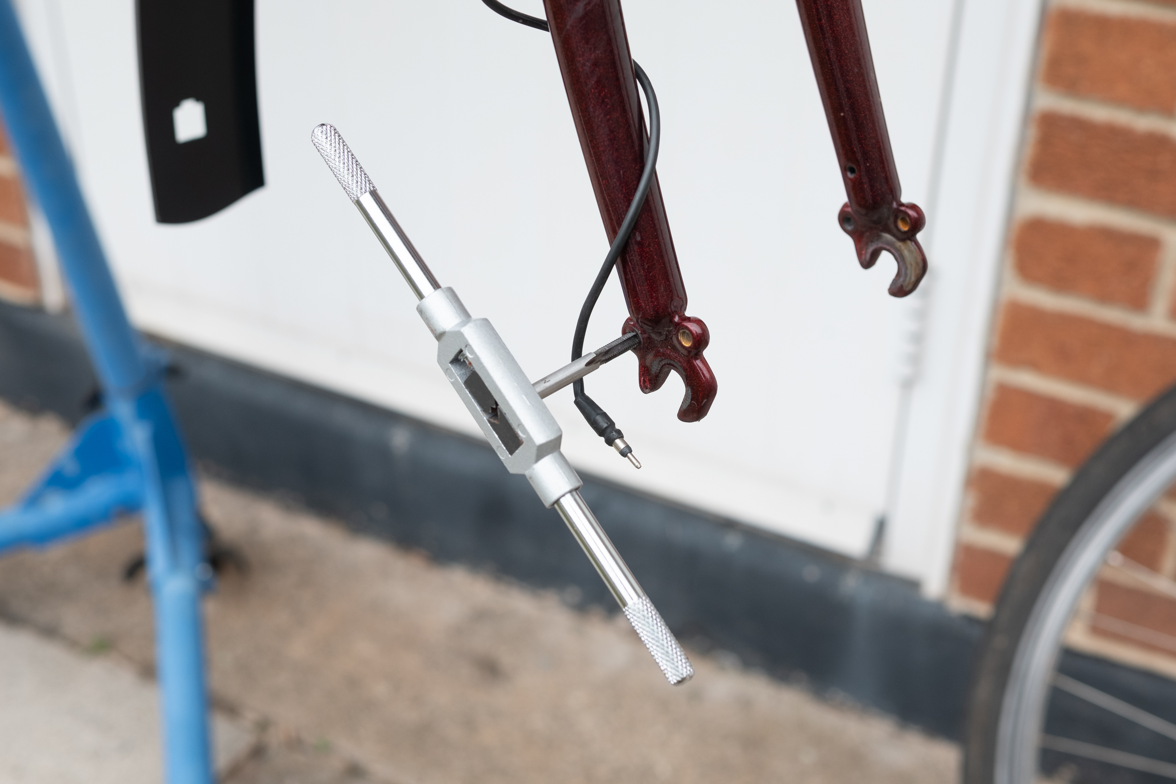 How to fit mudguards to a bike – tips and tricks - tapping threads