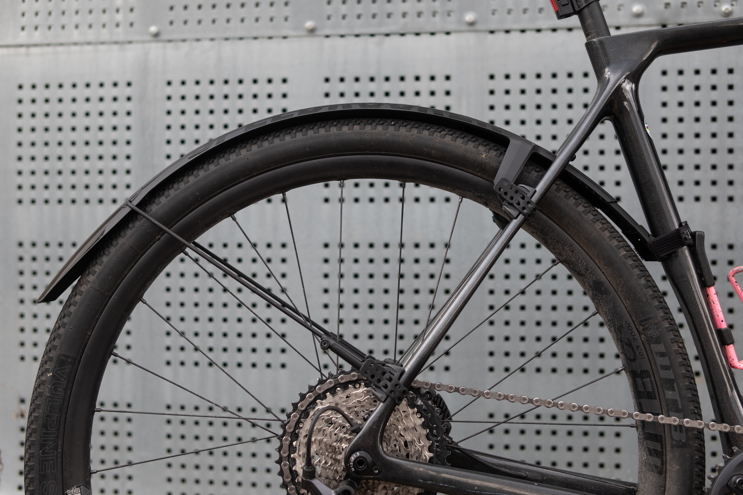 How to fit mudguards to a bike – tips and tricks - clip-on mudguard detail
