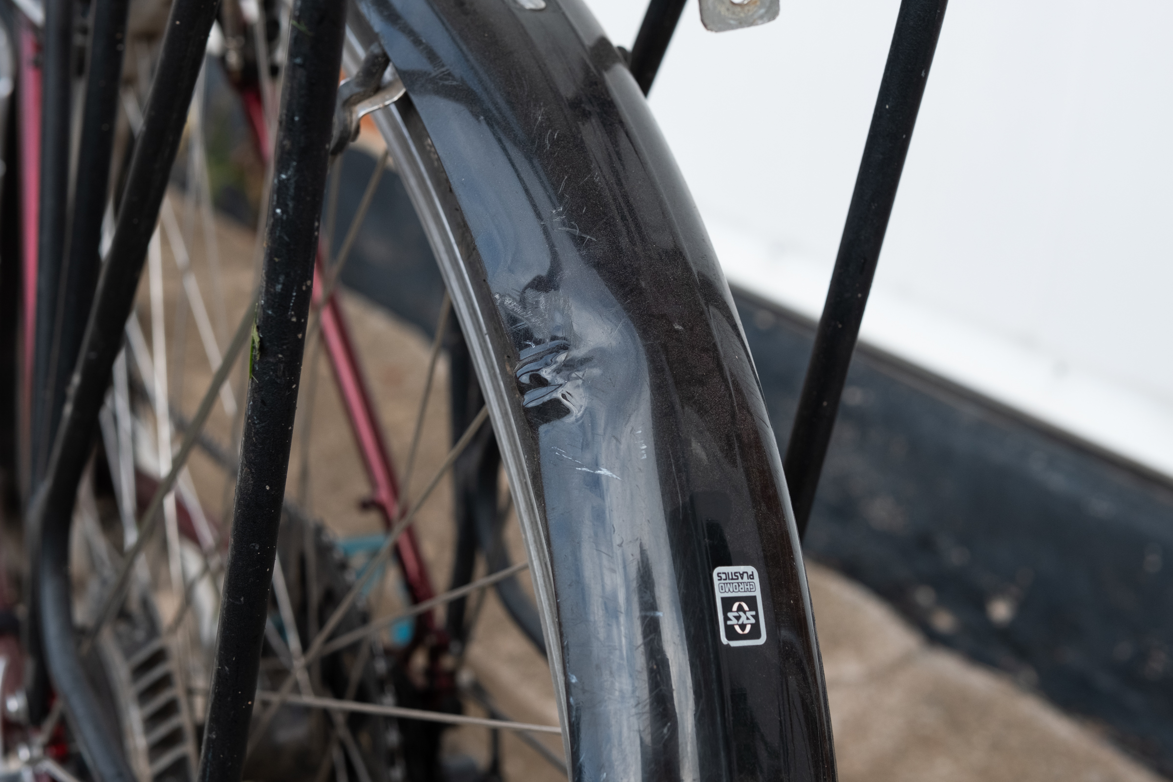 How to fit mudguards to a bike – tips and tricks – damaged mudguard detail
