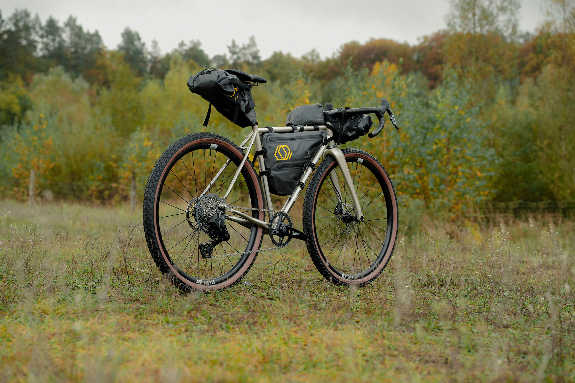 Standert Erdgeschoss with bikepacking bags on grass