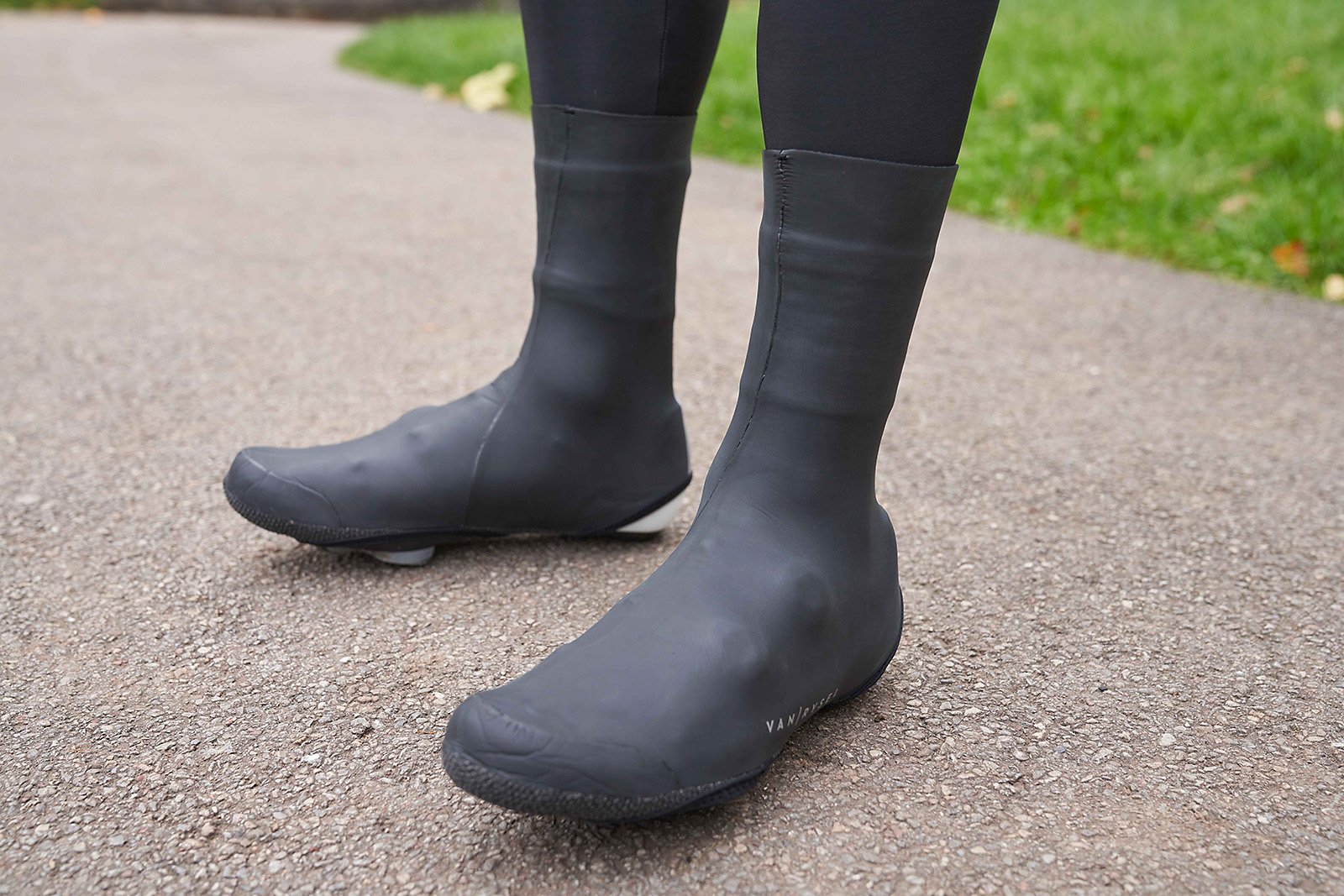 Van Rysel 2mm RoadR 500 Overshoes - 01 Van Rysel 2mm RoadR 500 Overshoes for road cyclists