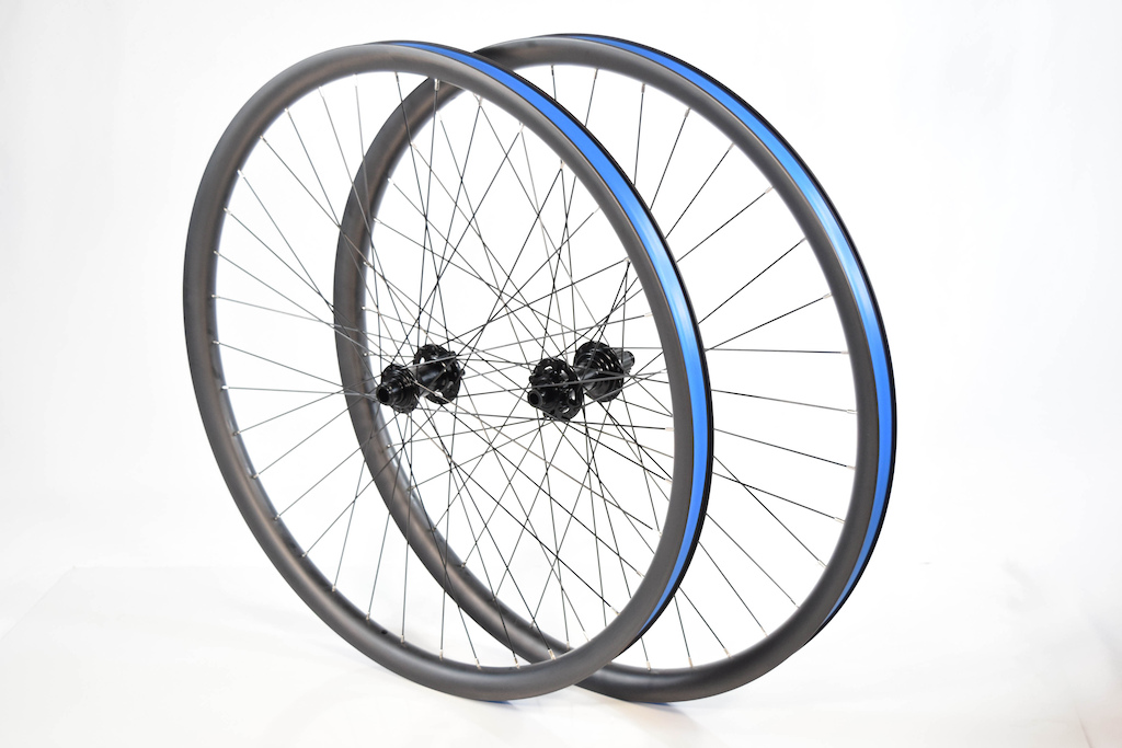 Nexti Unicorn 32in carbon fibre mountain bike wheels