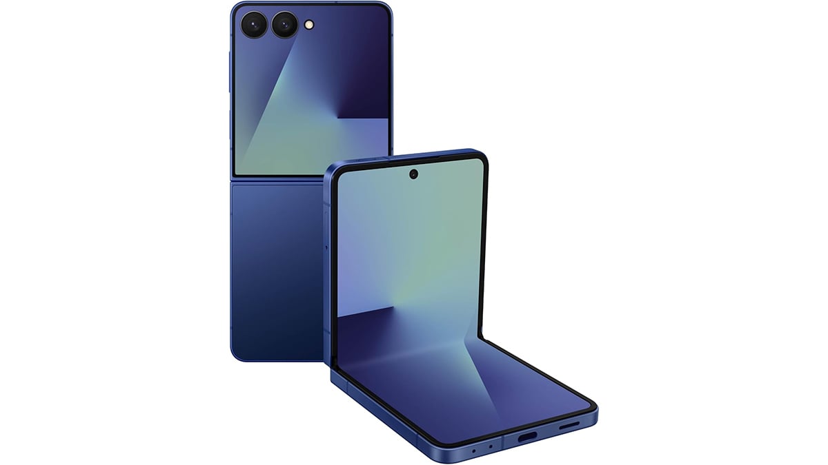 Samsung Galaxy Z Flip 7 in blue
